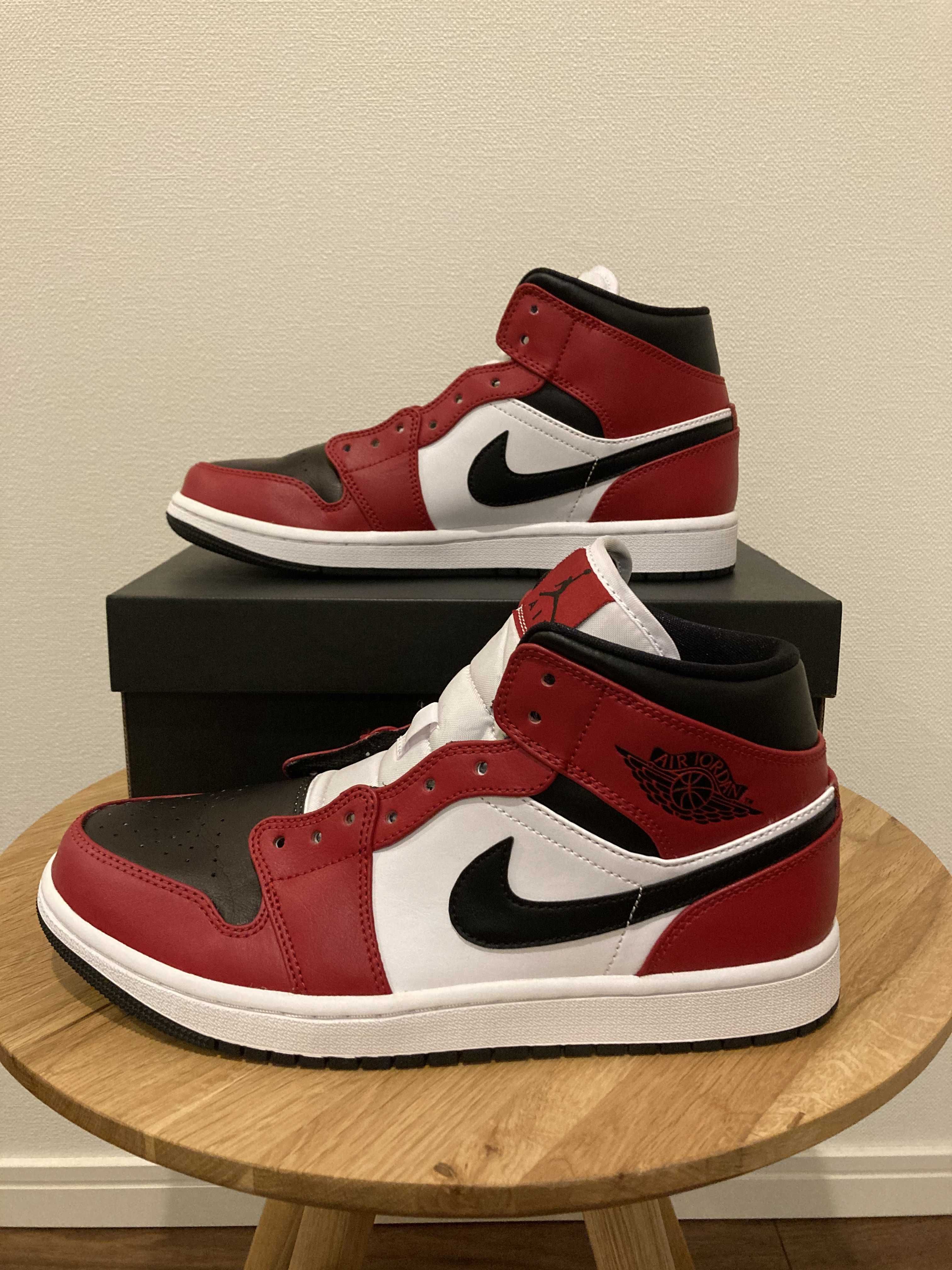 Nike Air Jordan 1 Mid "Chicago Black Toe"
