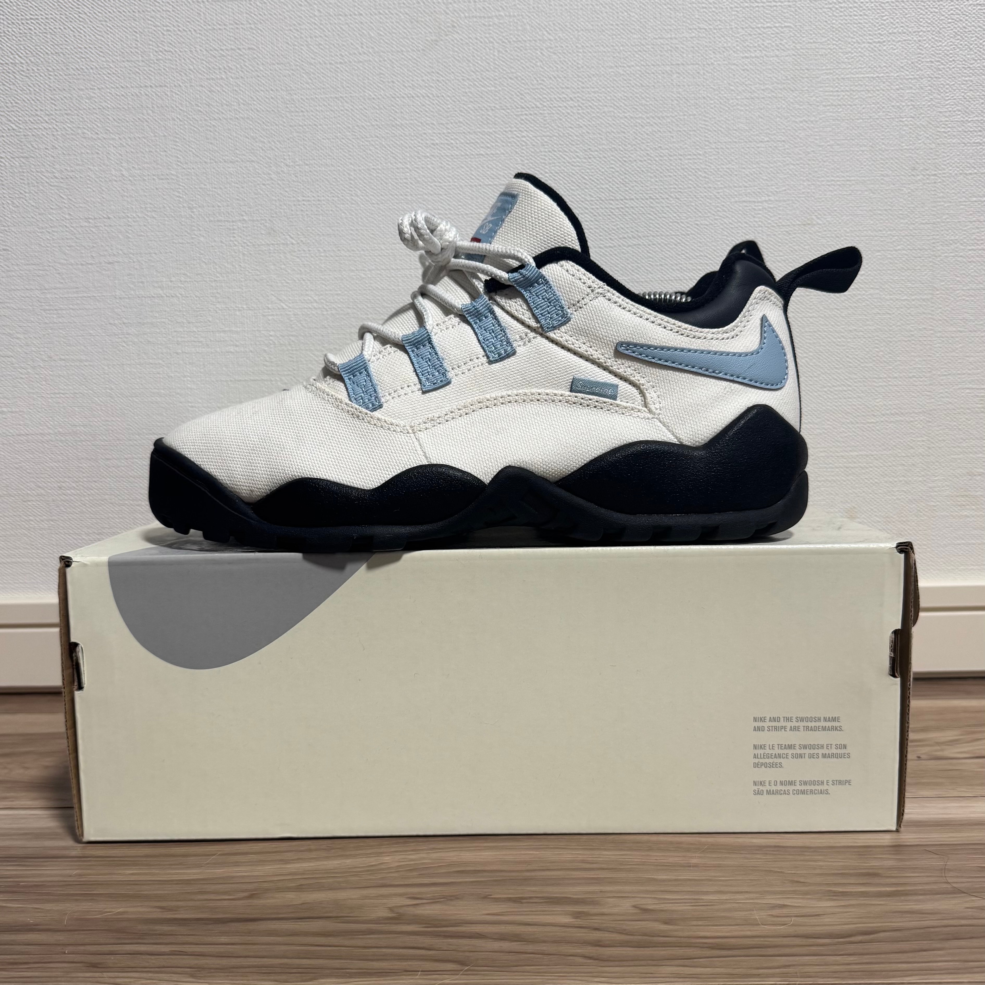 シュプリーム × ナイキ SB ダーウィン ロー "ホワイト"