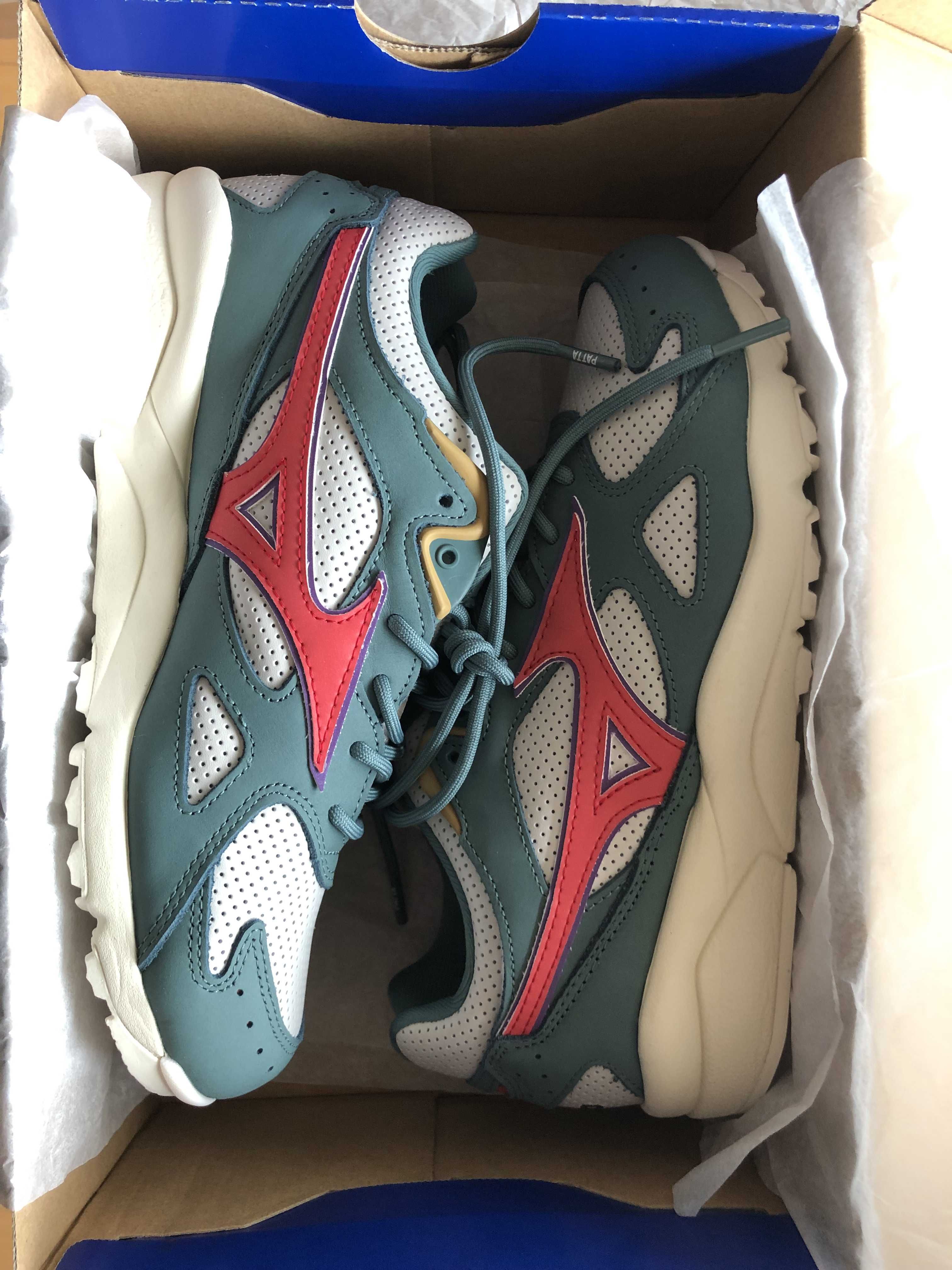 Patta × Mizuno Sky Medal TR "Ivory/Red/Green"