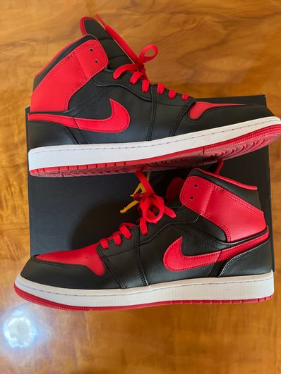 Nike Air Jordan 1 Mid "Bred Toe"