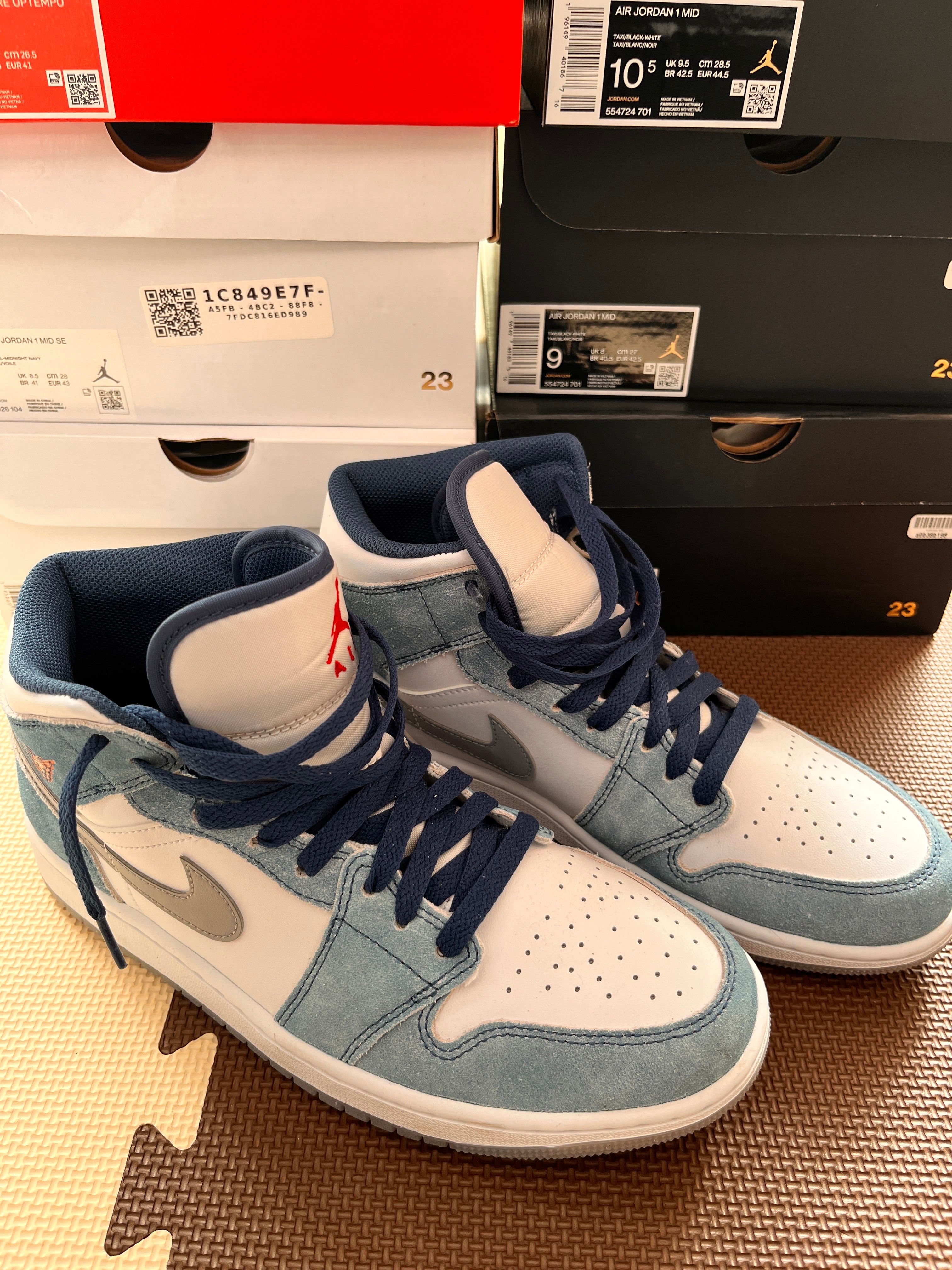 Nike Air Jordan 1 Mid SE "White/Hyper Royal/Red"