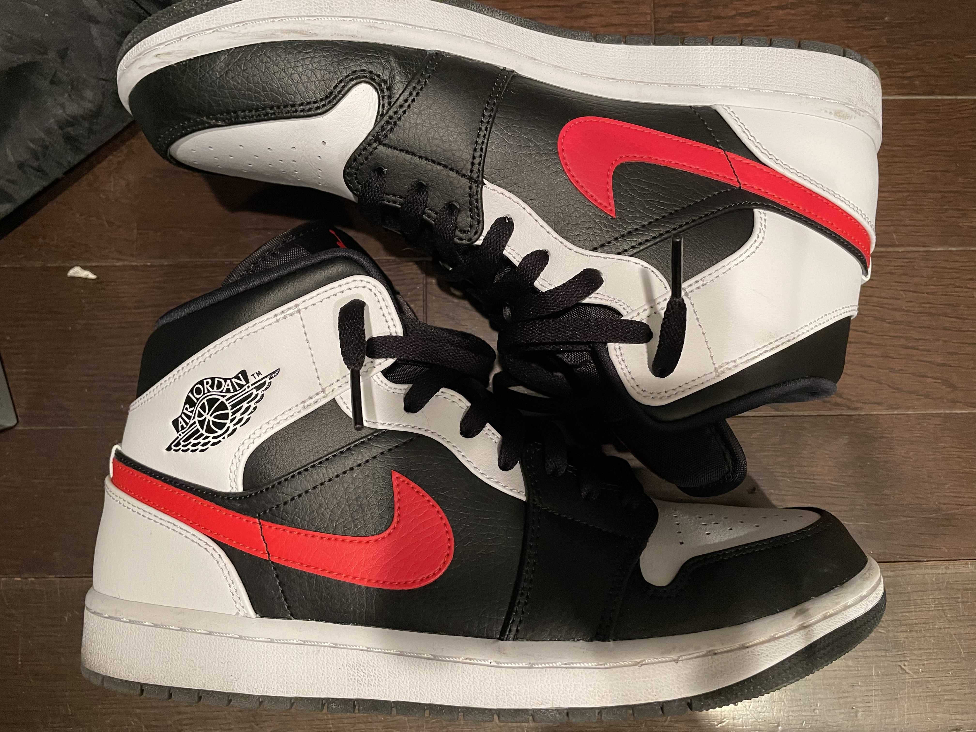 NIKE AIR JORDAN 1 MID "BLACK/CHILE RED/WHITE"