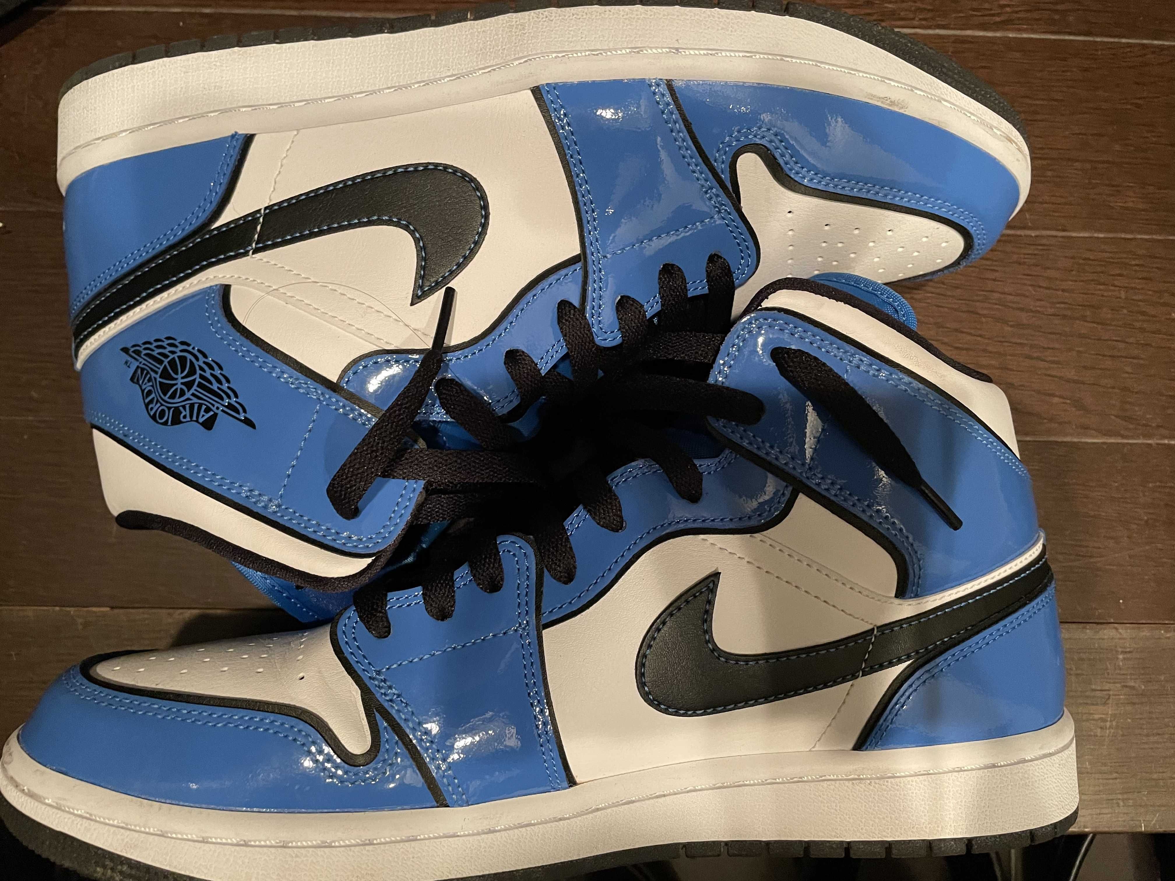 Nike Air Jordan 1 Mid SE "Signal Blue"