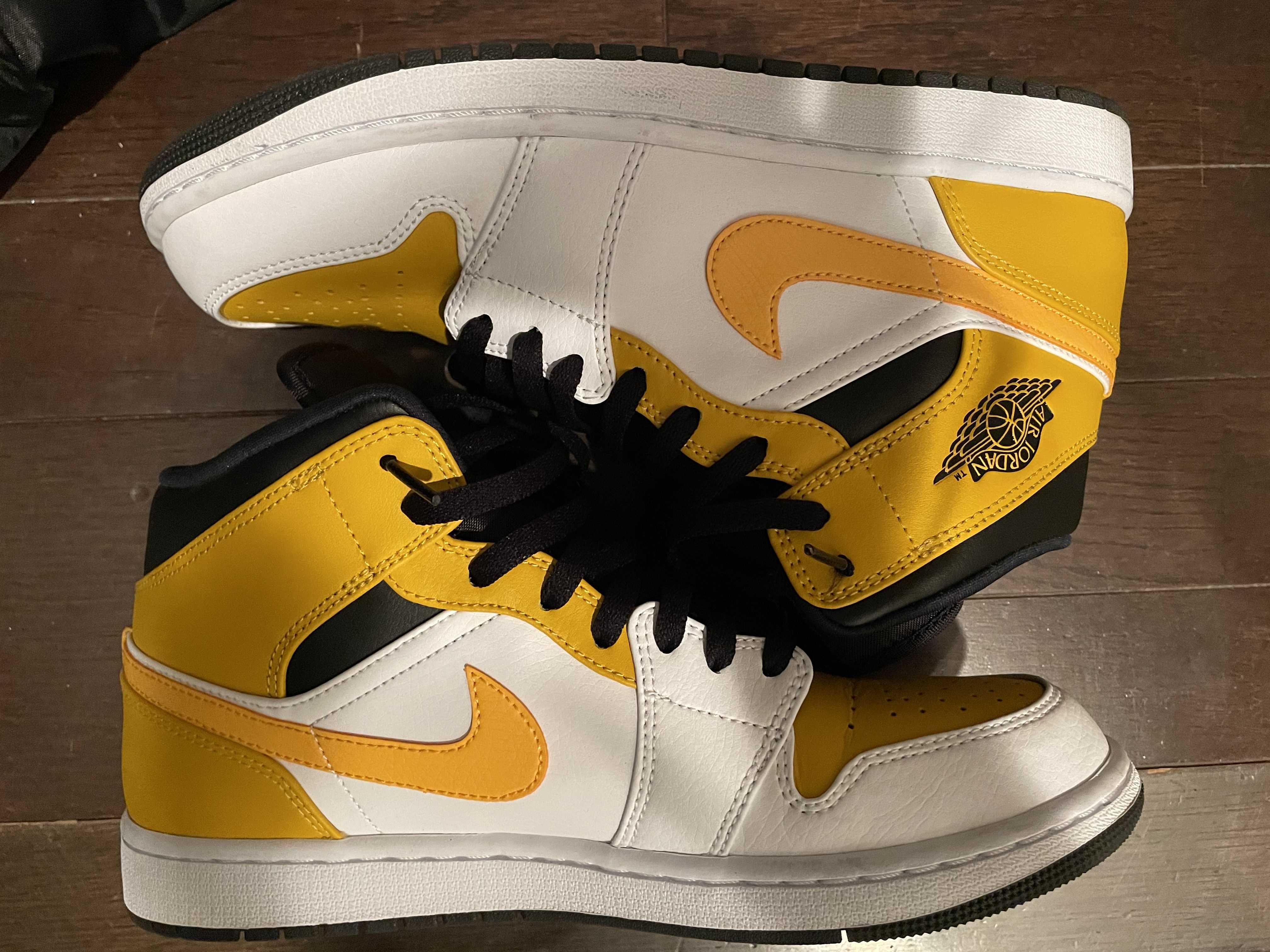 Nike Air Jordan 1 Mid "University Gold"  