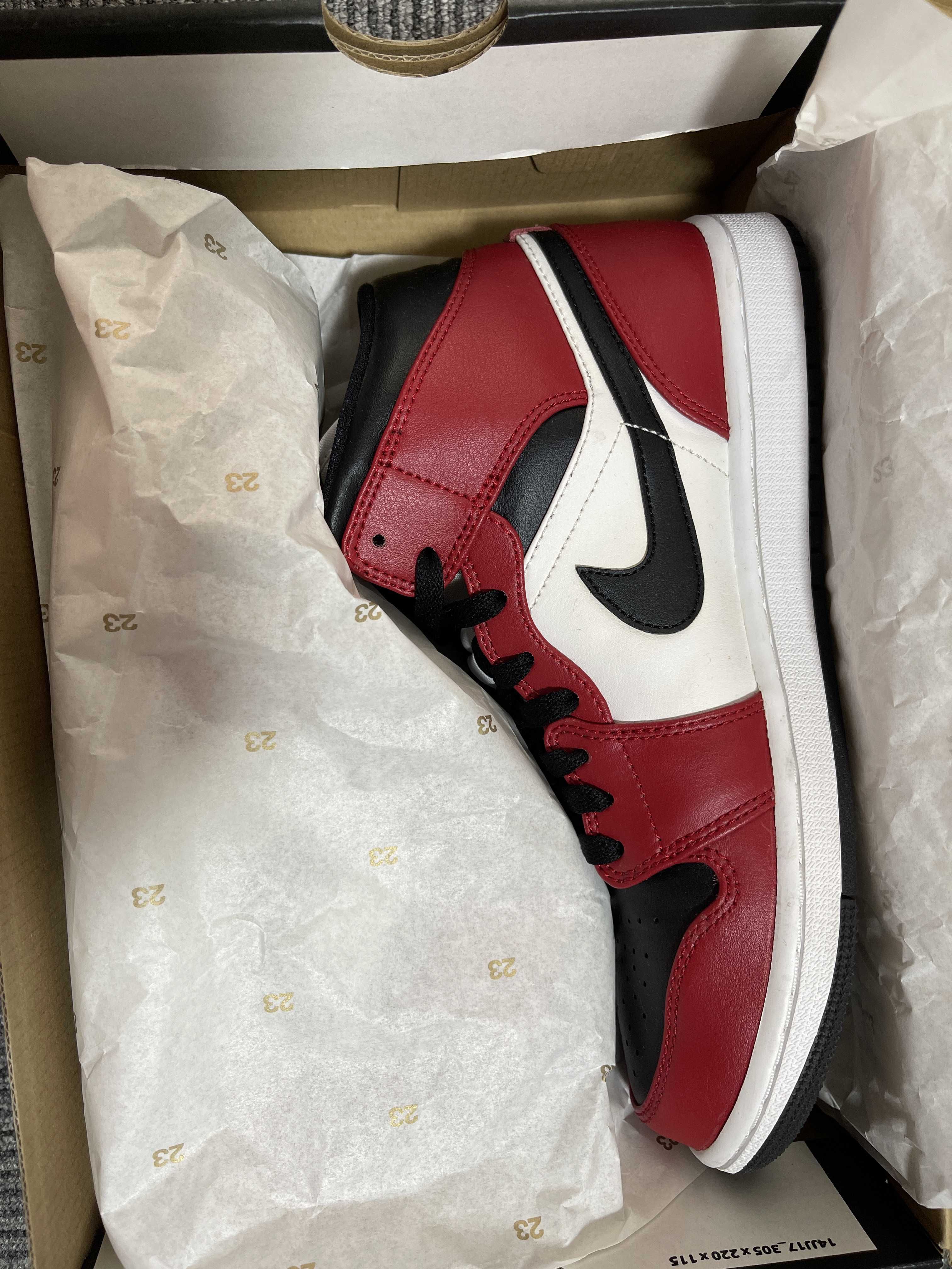 Nike Air Jordan 1 Mid "Chicago Black Toe"