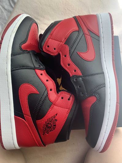 Nike Air Jordan 1 Mid "Bred"