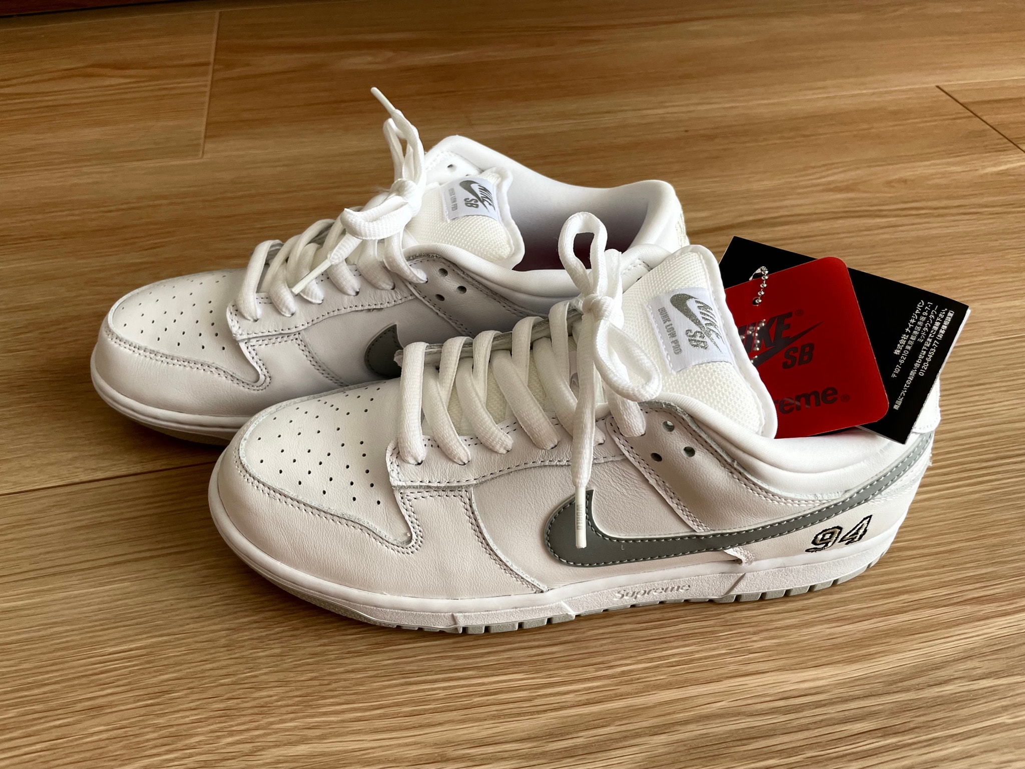 Supreme × Nike SB Dunk Low "White/Metallic Silver" (25FW Week2)