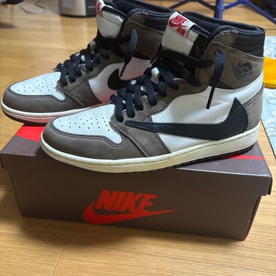 Travis Scott × Nike Air Jordan 1 Retro High OG TS SP "Sail/Dark Mocha"