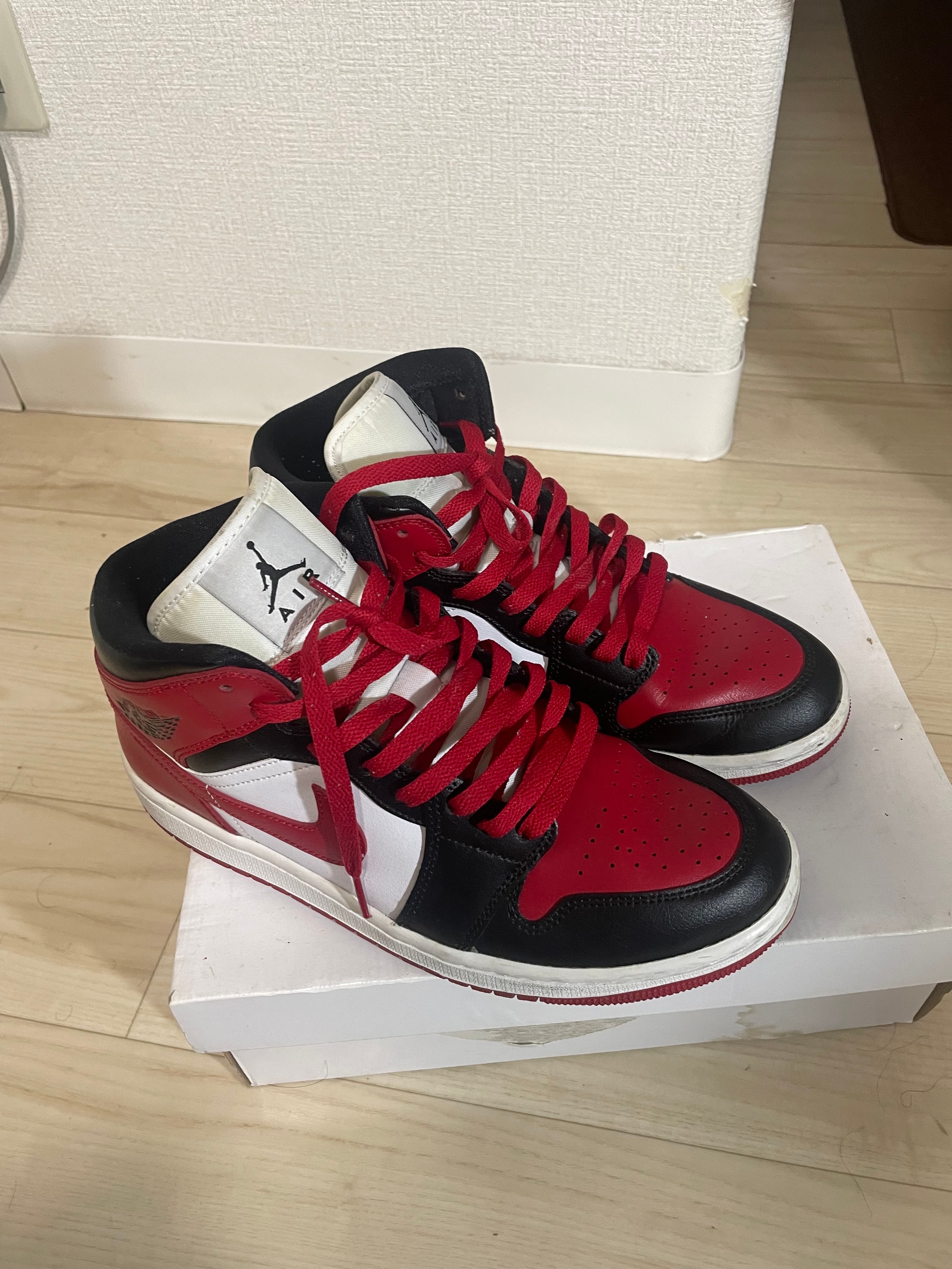 Nike Women's Air Jordan 1 Mid "Bred Toe"