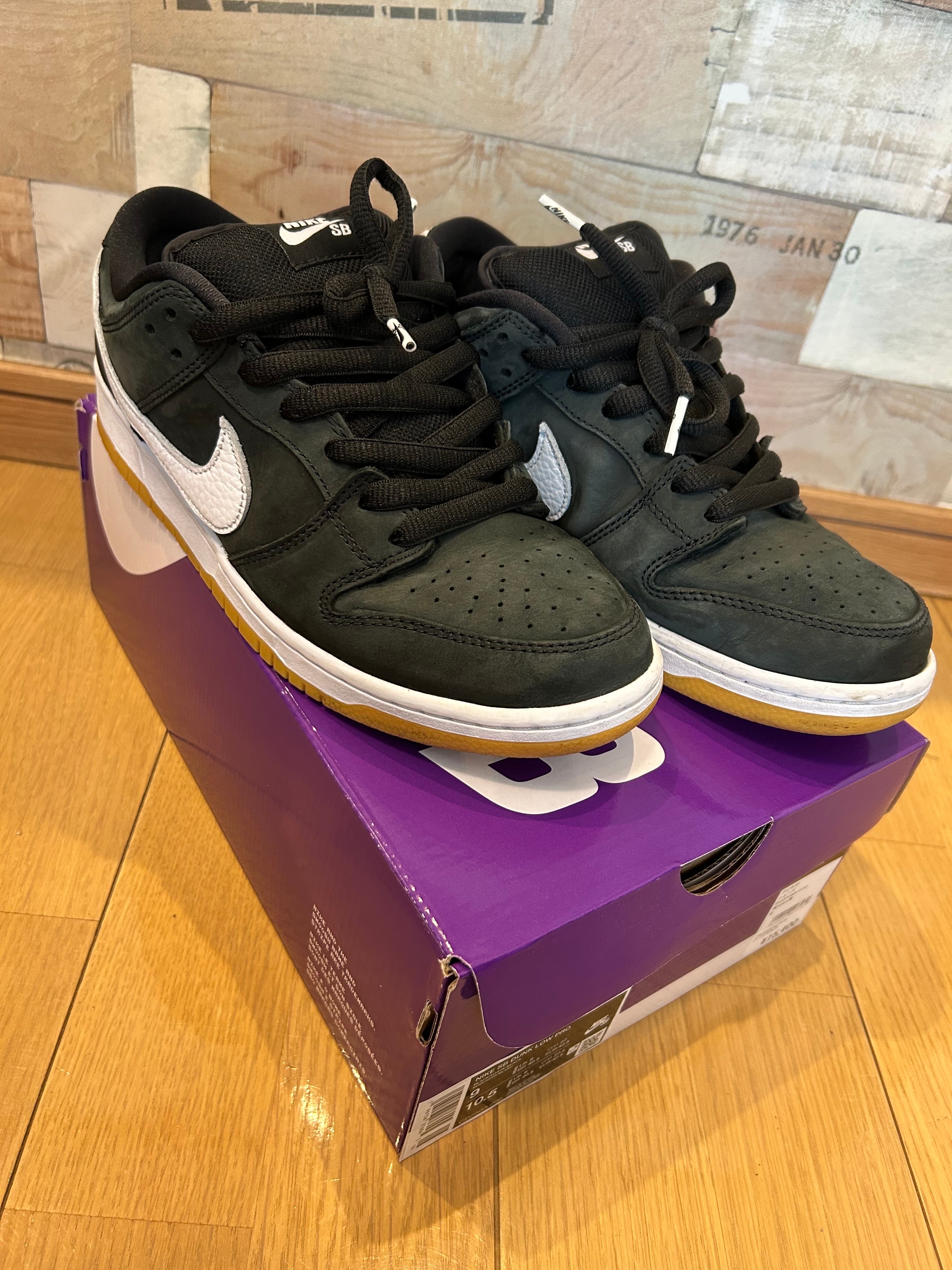 中古美品 NIKE SB DUNK LOW PRO BLACK GUM Nike SB DUNK LOW PRO Black Gum Men's UK 7 EUR 41 (CD2563 006