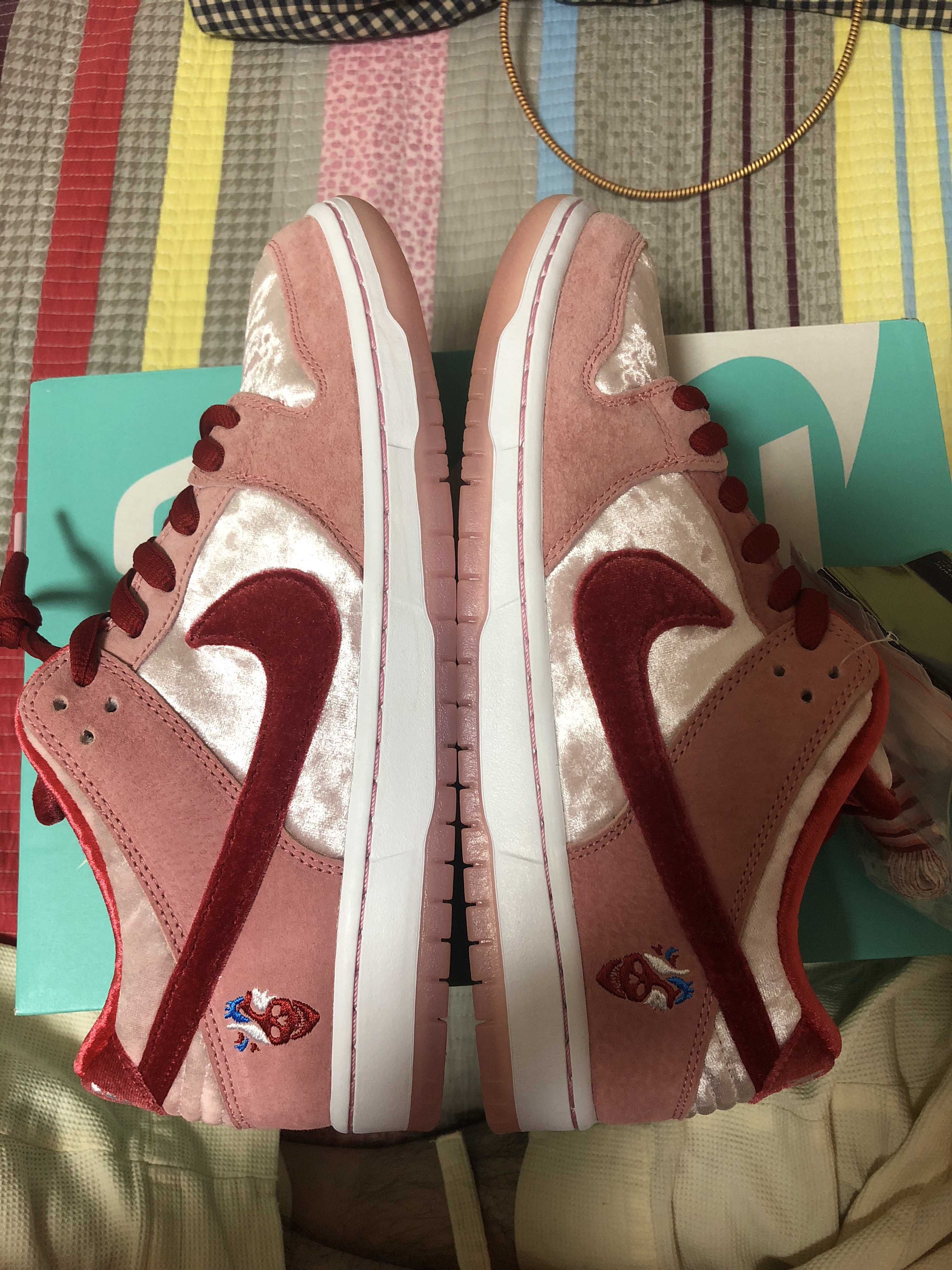 Strangelove × Nike SB Dunk Low "Valentine’s Day"