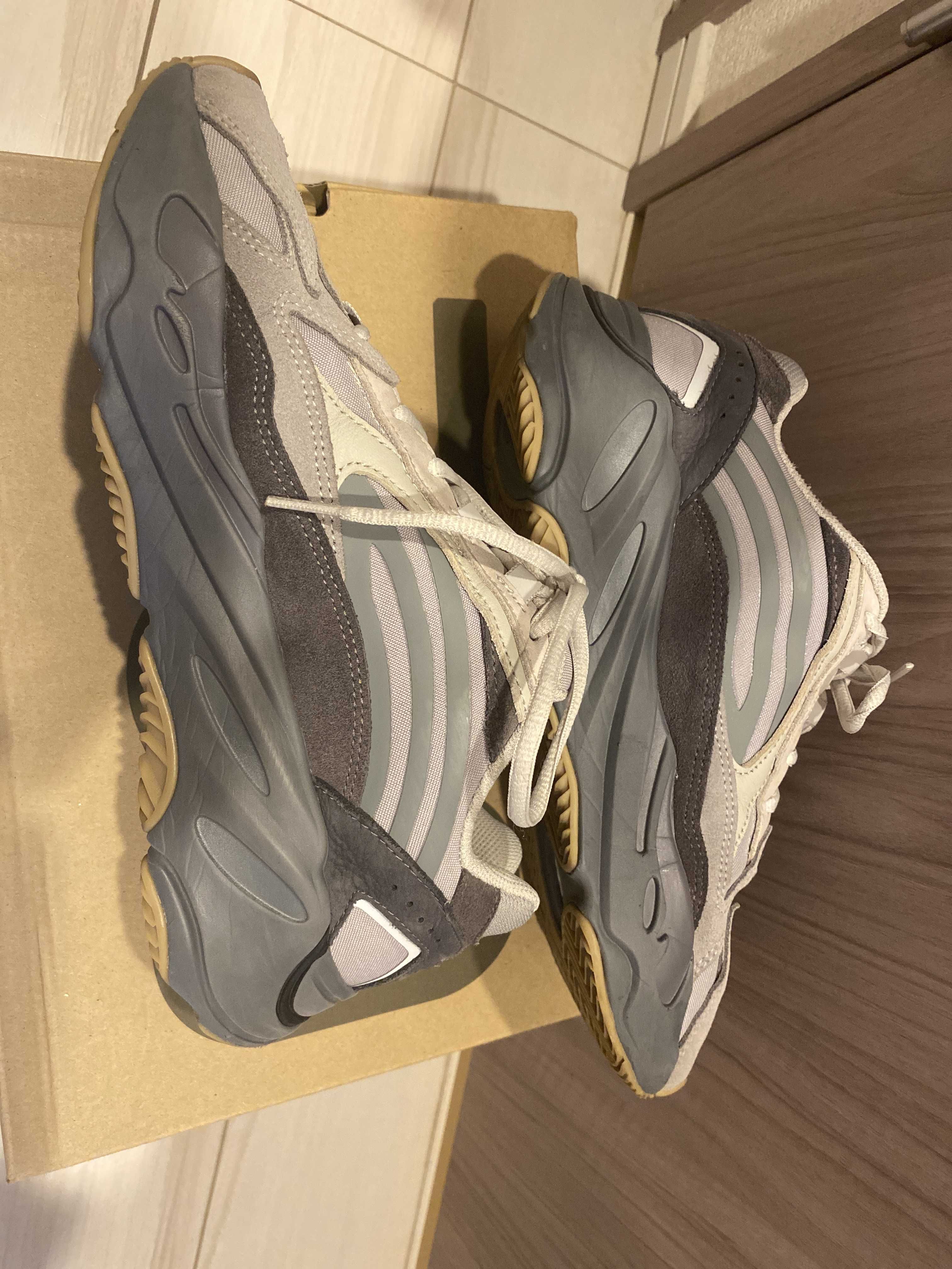 adidas YEEZY Boost 700 V2 "Tephra"