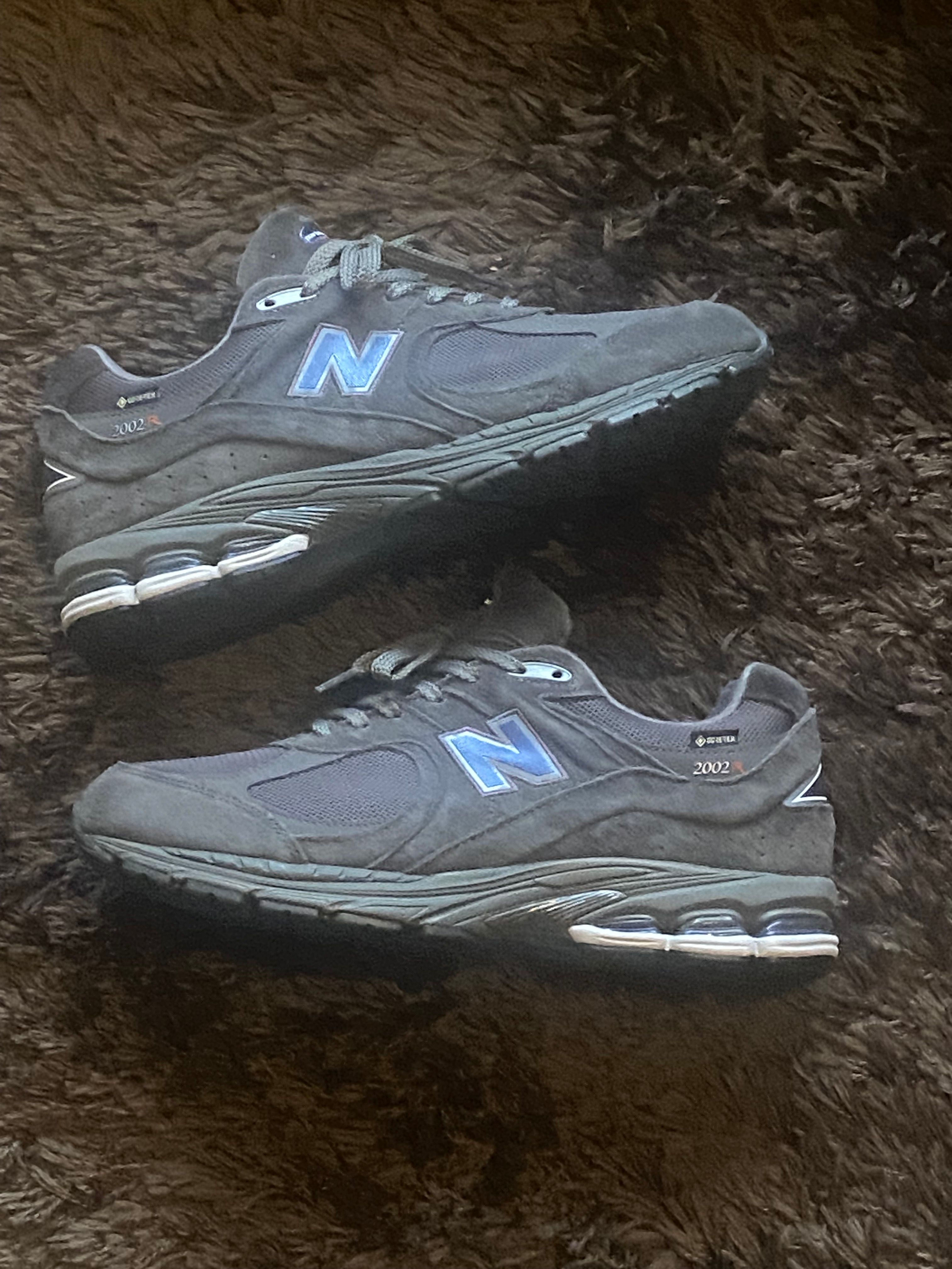 BEAMS × New Balance 2002R GORE-TEX "Charcoal"