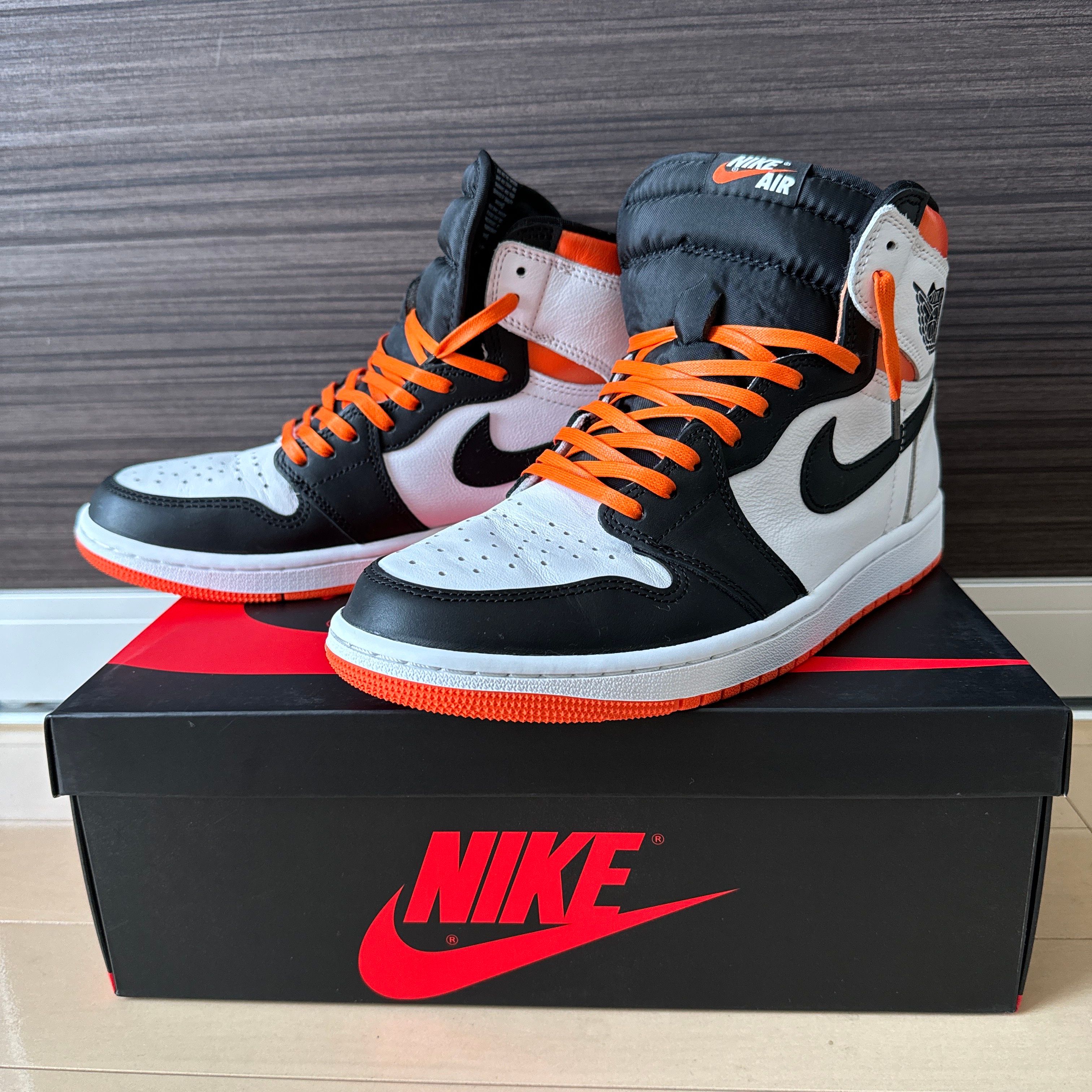 【中古】ナイキ エアジョーダン1 レトロ ハイ OG “エレクトロオレンジ” 555088-180-1.jpg
