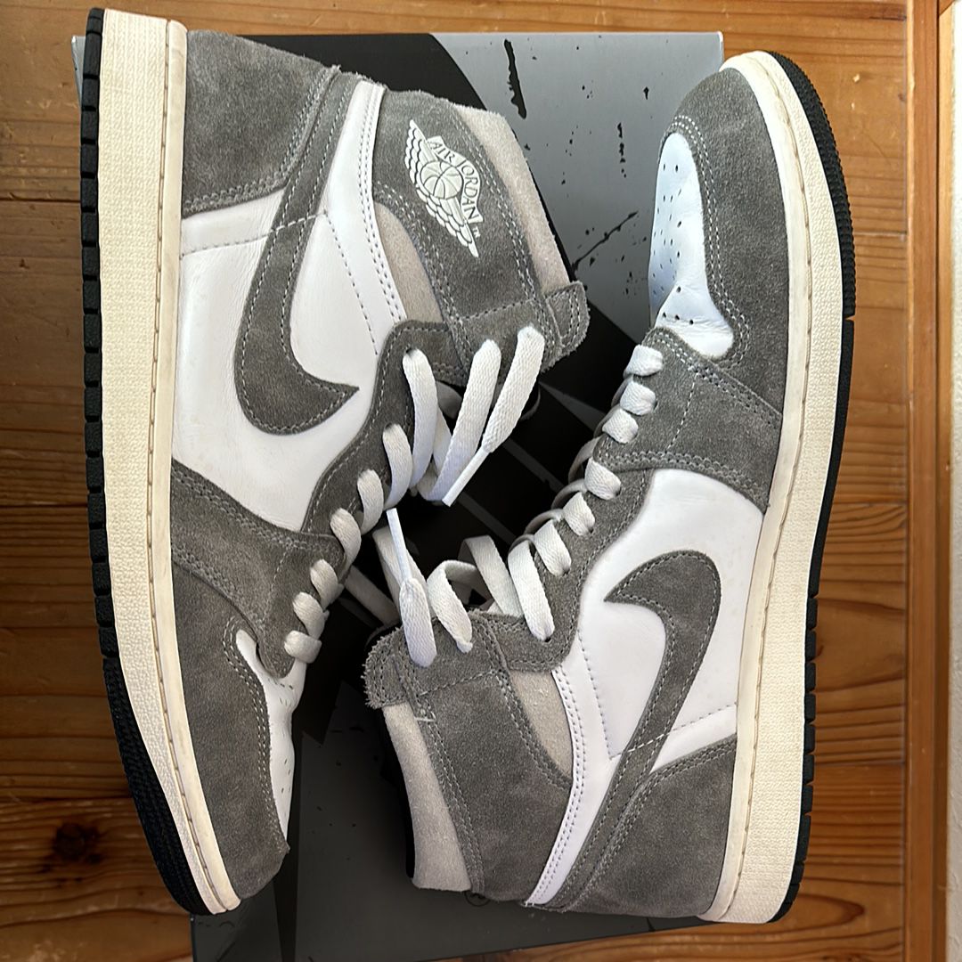 Nike Air Jordan 1 Retro High OG "Black and Smoke Grey"