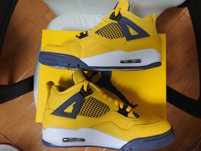 Nike Air Jordan 4 "Tour Yellow"