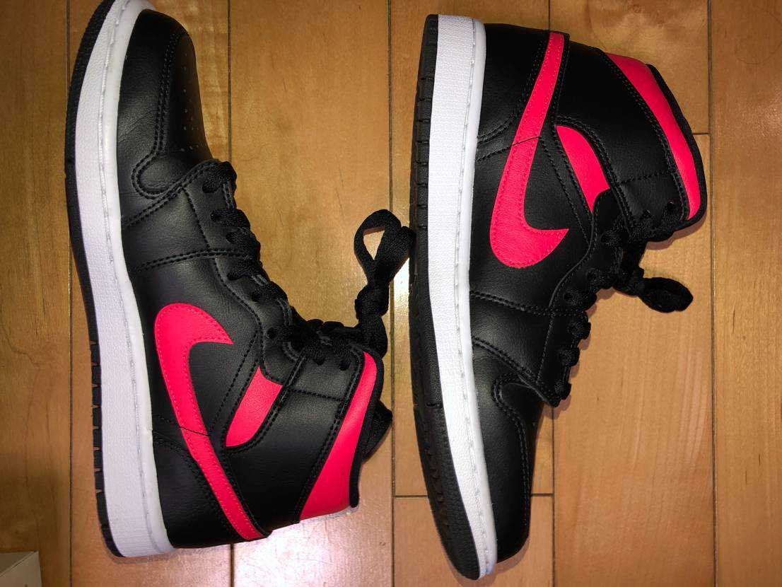 NIKE Women's AIR JORDAN 1 MID "BLACK/SIREN RED/WHITE"