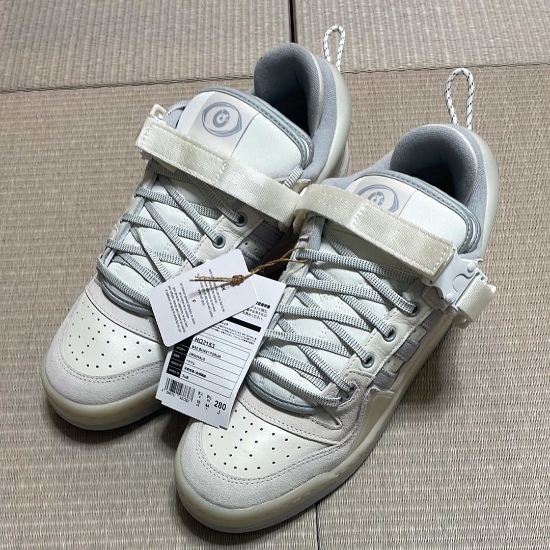 バッド・バニー × アディダス フォーラム ロー "ホワイト バニー"