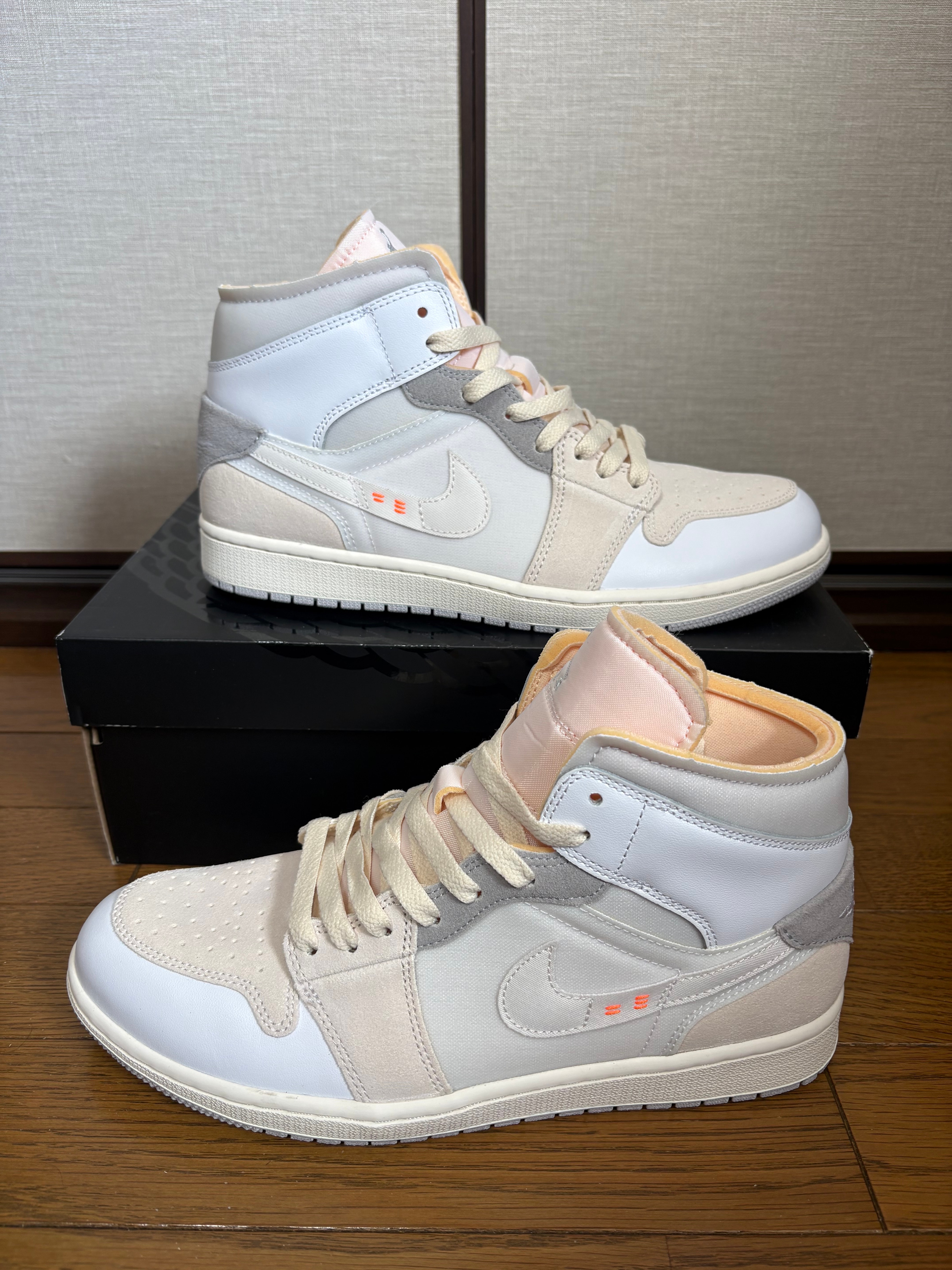 Nike Air Jordan 1 mid "Inside Out/White/Grey"