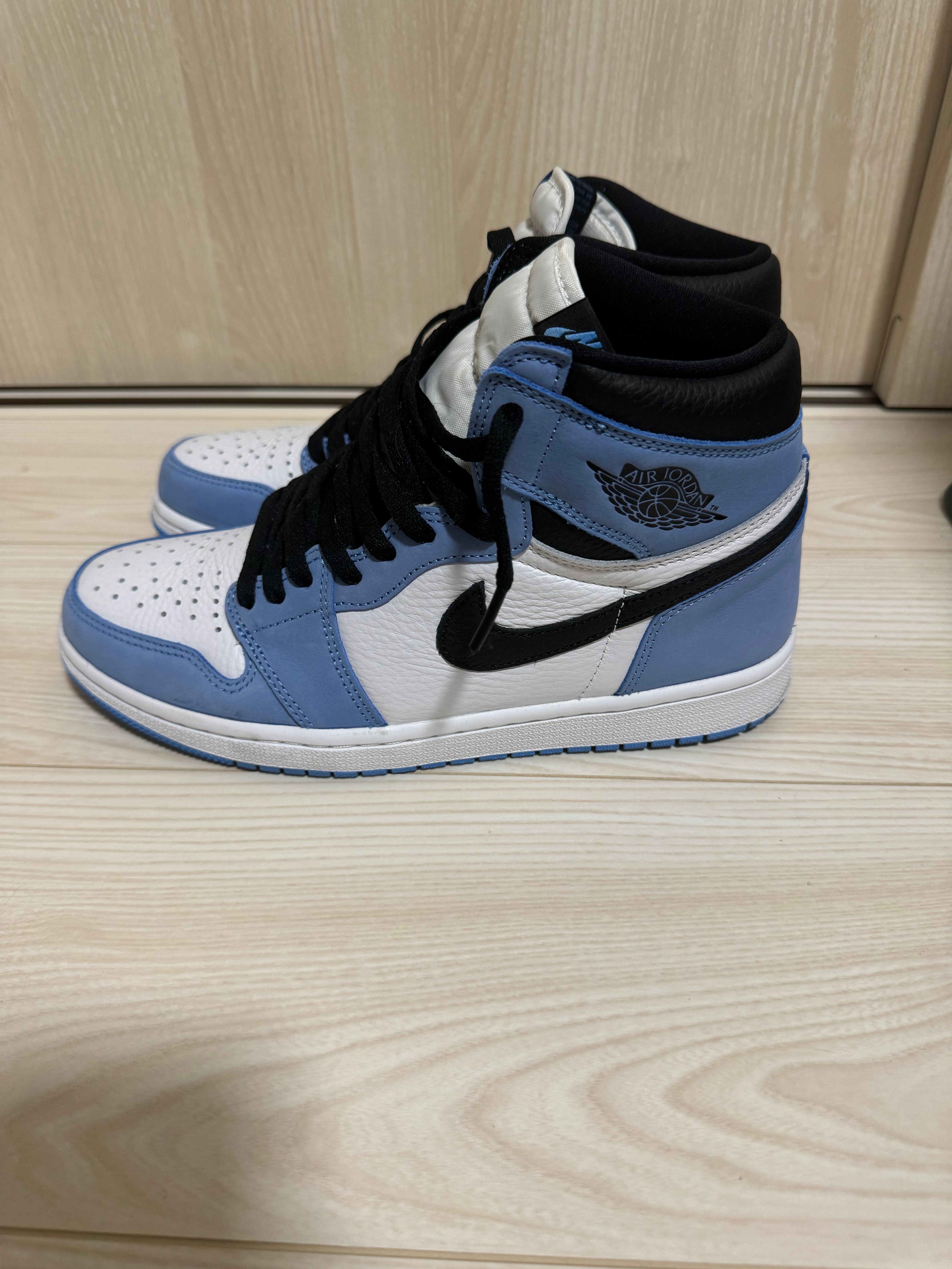 Nike Air Jordan 1 High OG "University Blue"