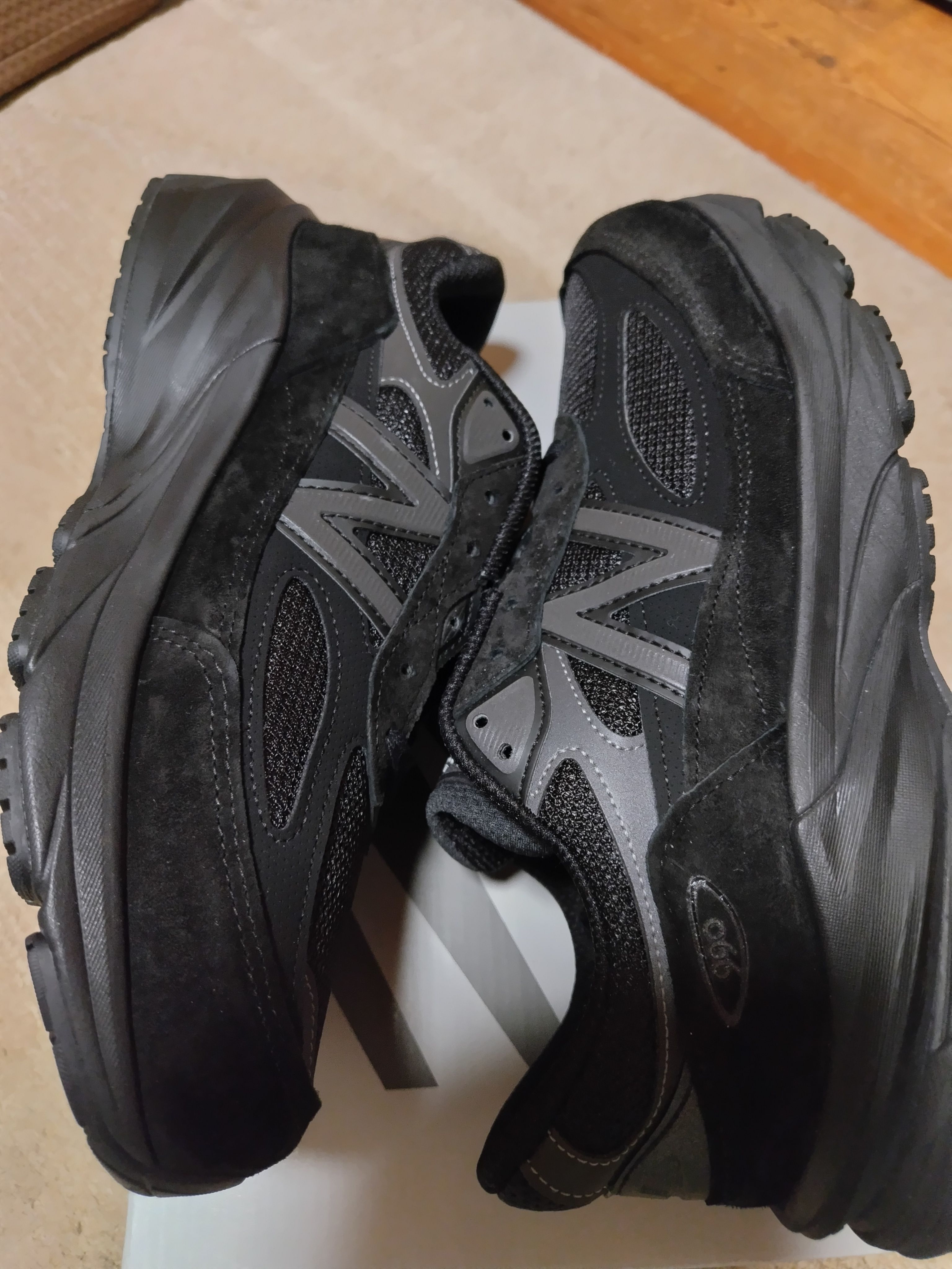 New Balance 990V6 "Triple Black"