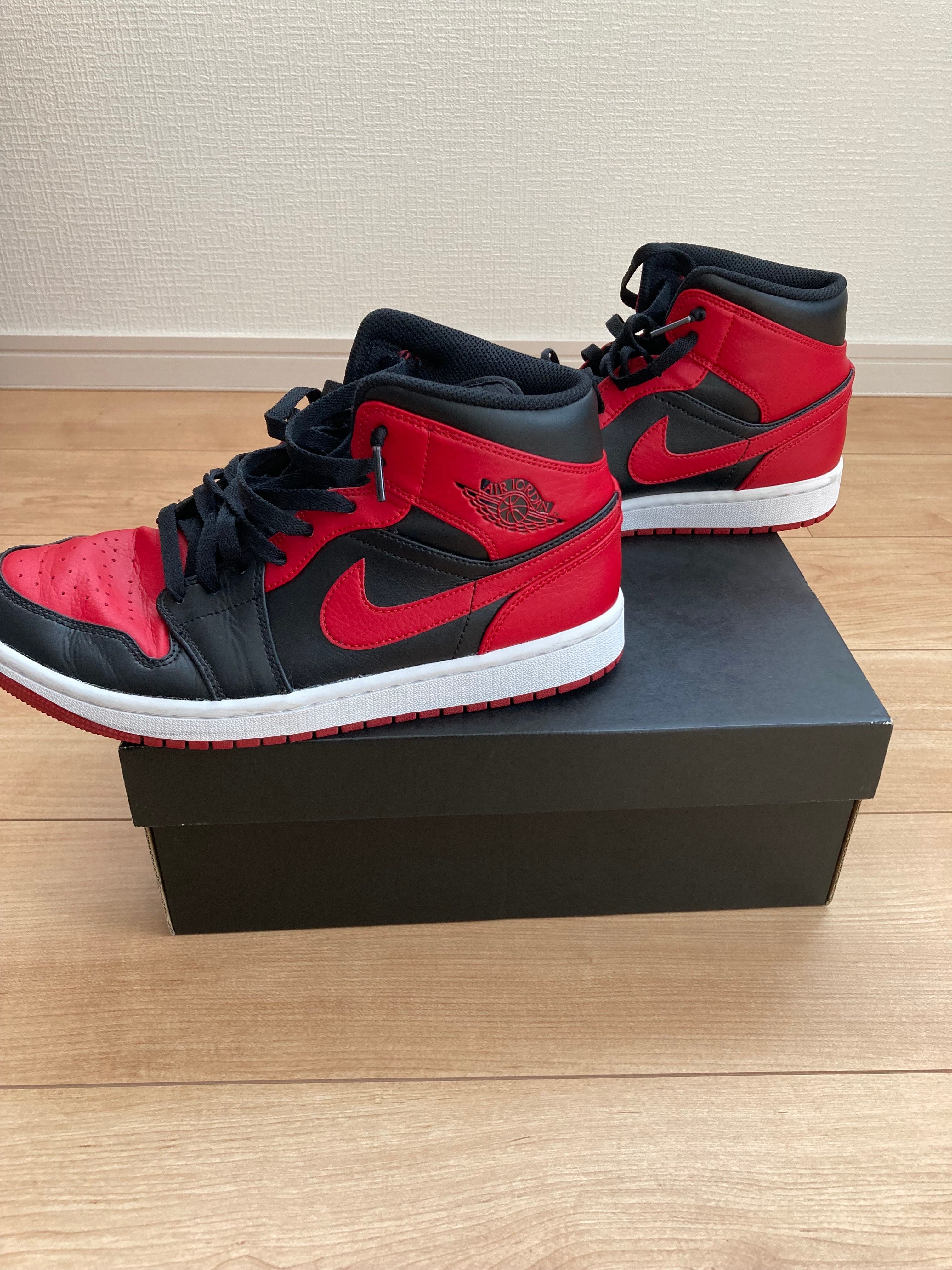 Nike Air Jordan 1 Mid "Bred"