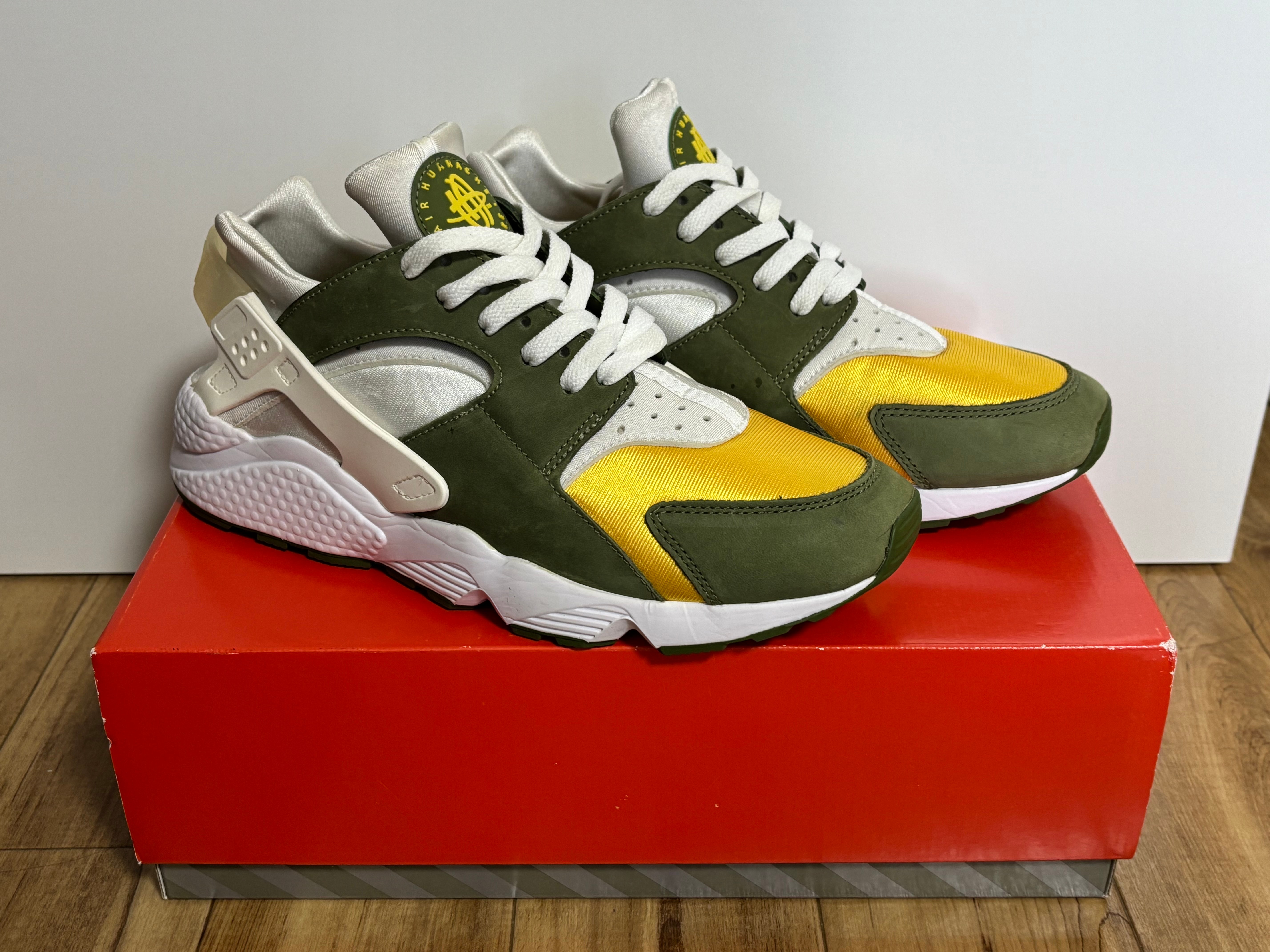 ステューシー × ナイキ エアハラチ "ダークオリーブ"