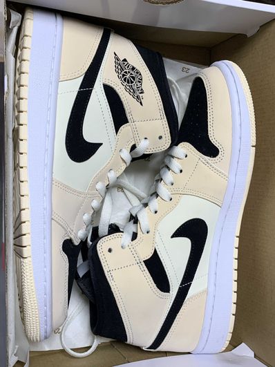 NIKE Women's AIR JORDAN 1 MID "GUAVA ICE"