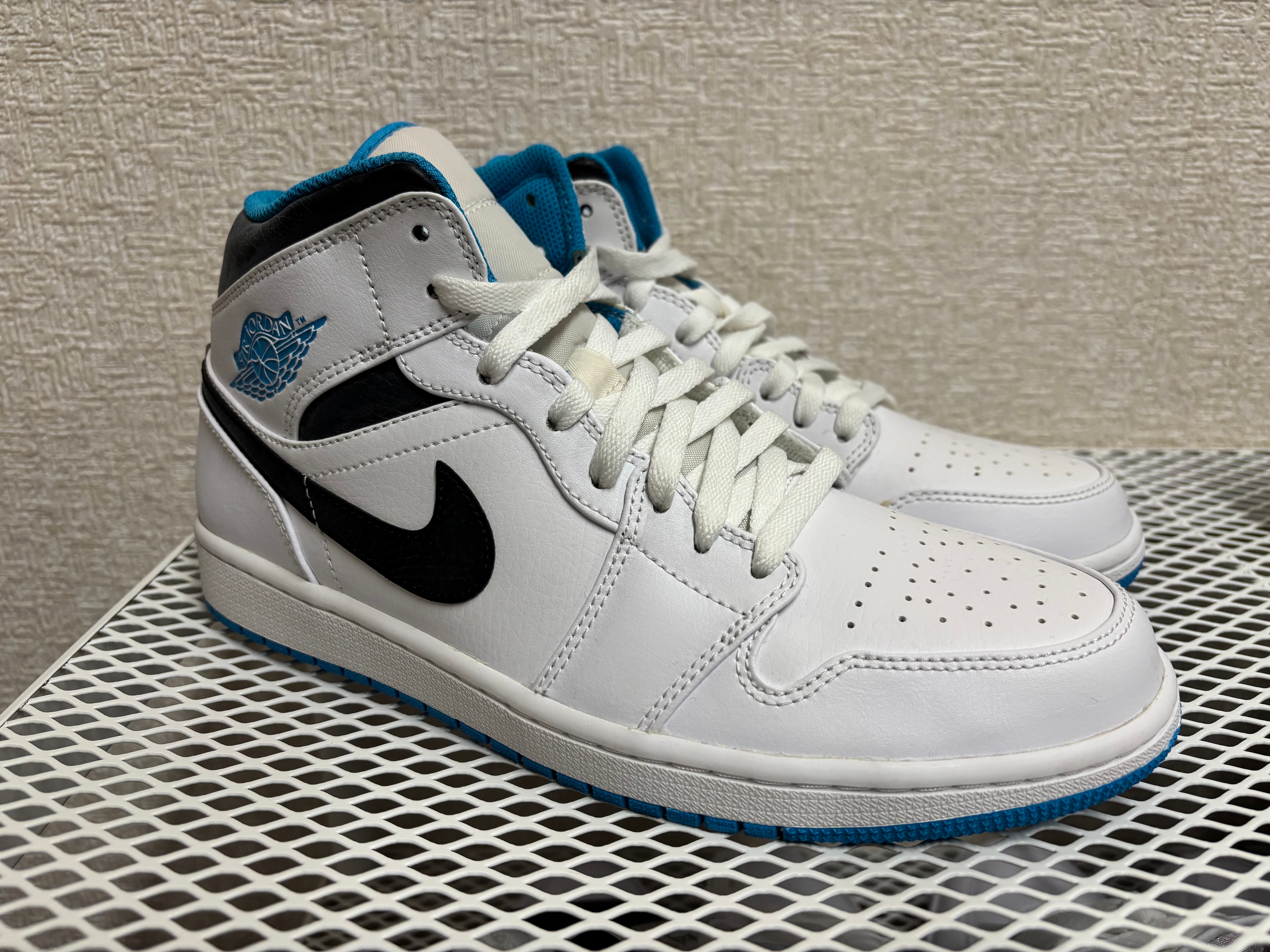 Nike Air Jordan 1 Mid "White/Laser blue"