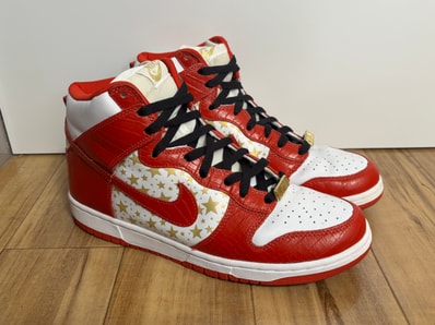 Supreme × Nike SB Dunk High "Red Stars"