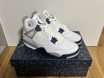 Nike Air Jordan 4 "Midnight Navy"