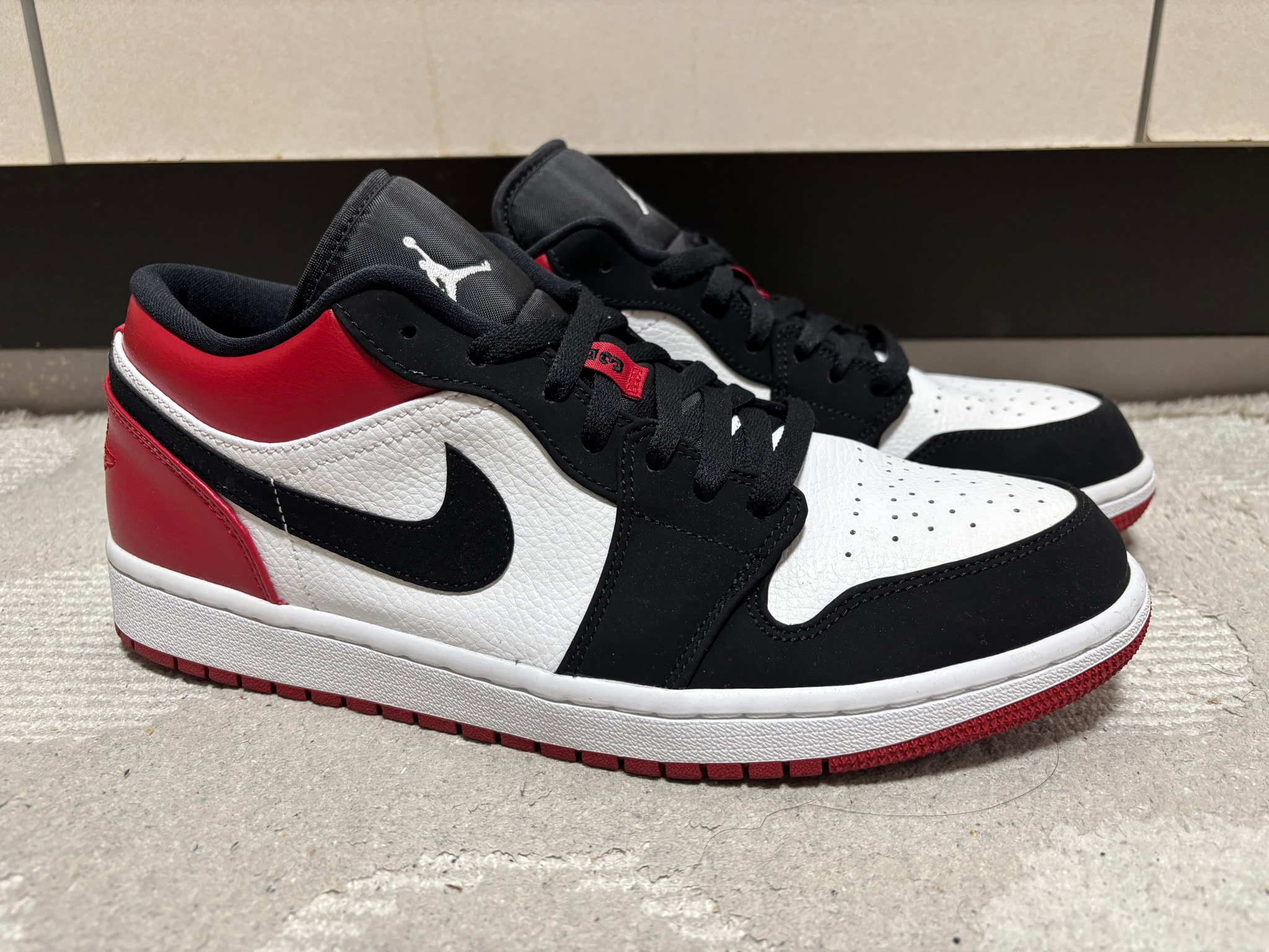 Nike Air Jordan 1 Low "Black Toe"
