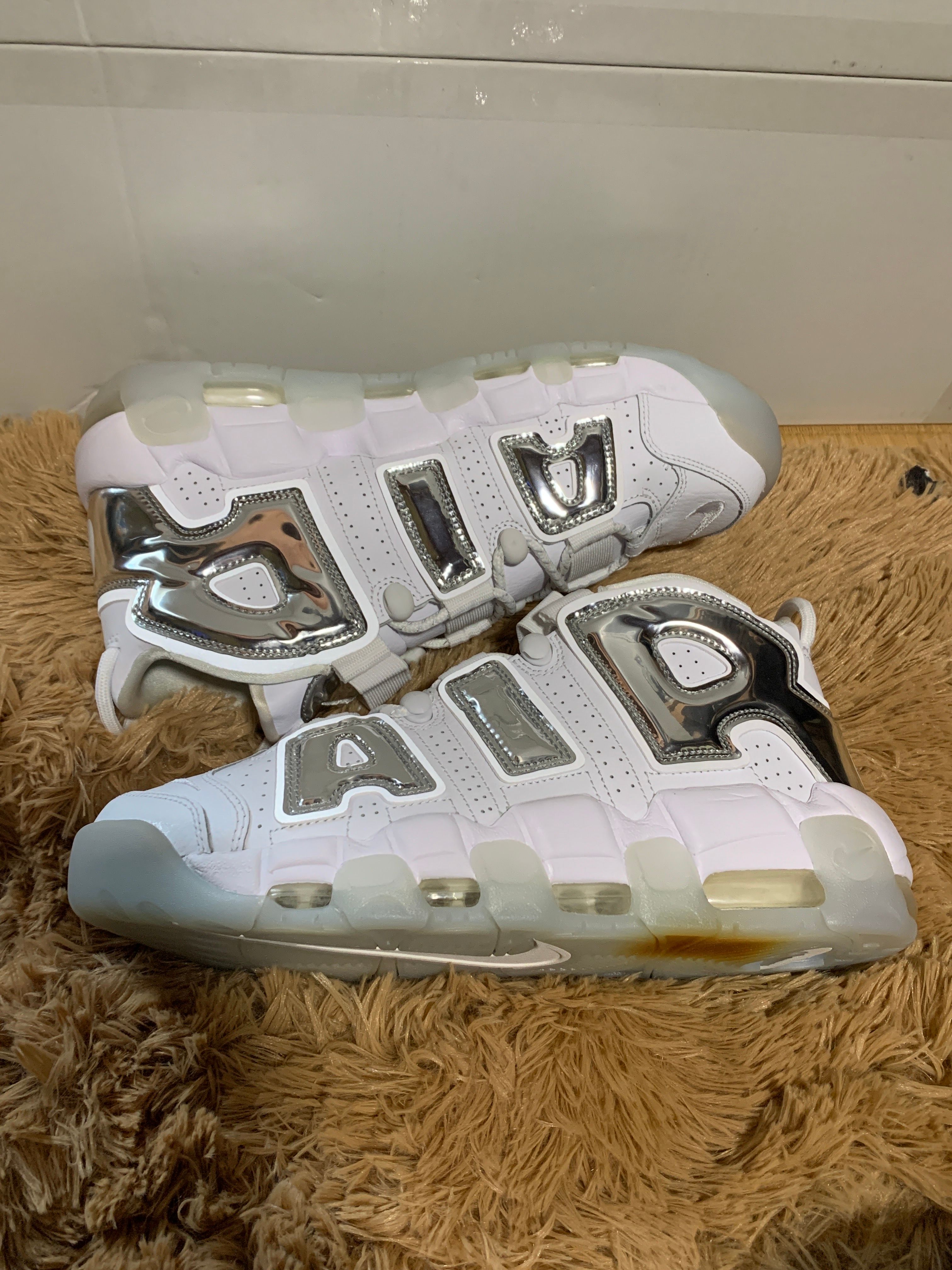 NIKE Women's AIR MORE UPTEMPO CHROME WHITE/SILVER