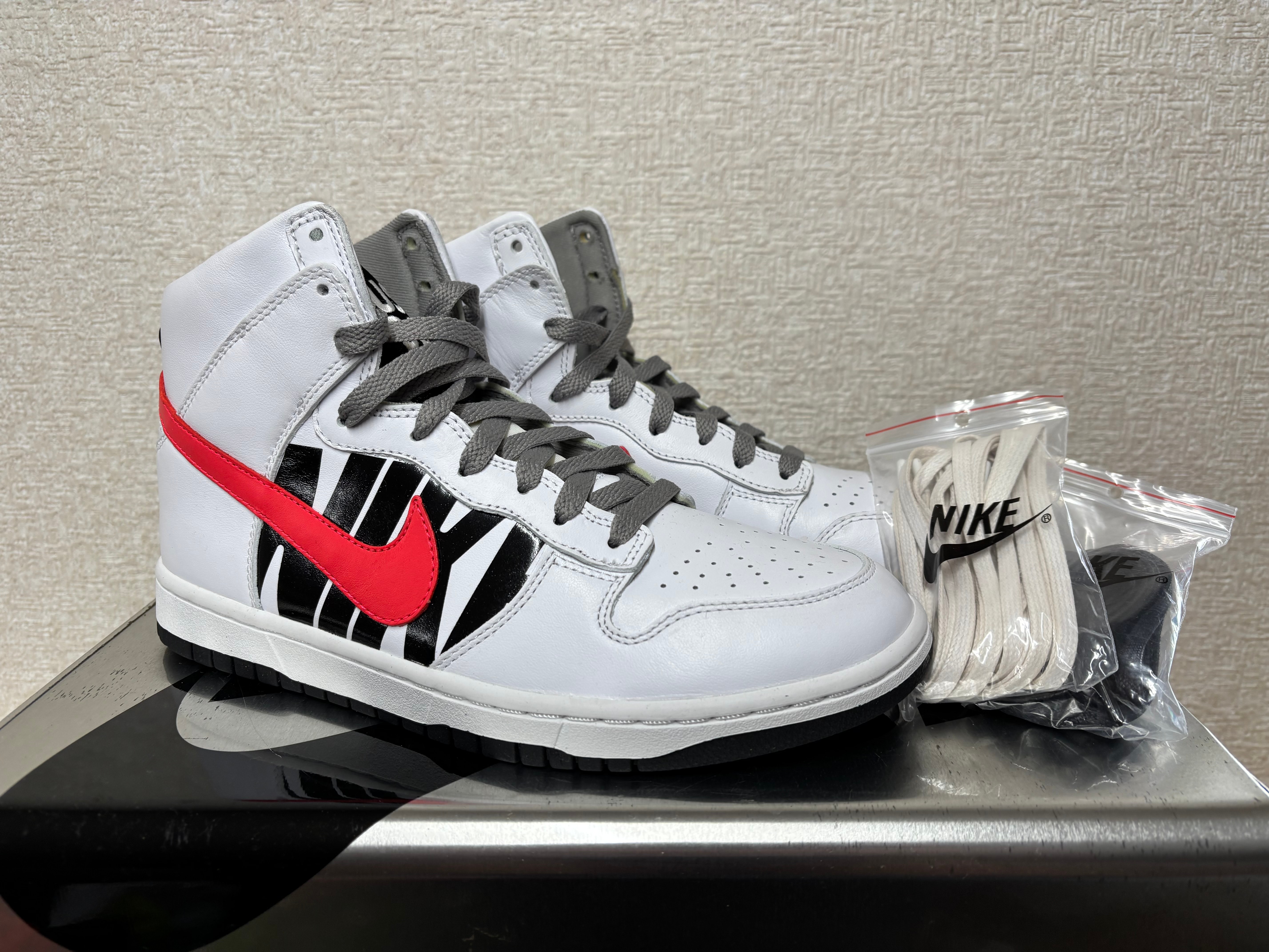 アンディフィーテッド × ナイキ ダンク ラックス ハイ "ホワイトインフラレッド"