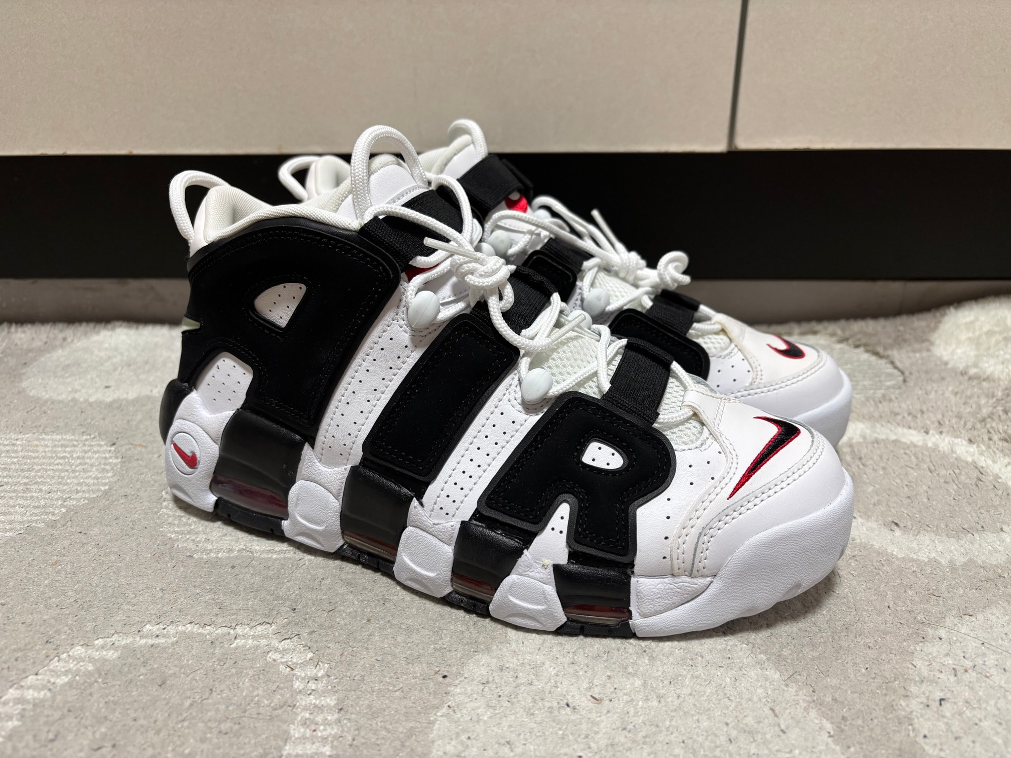 NIKE AIR MORE UPTEMPO "WHITE/BLACK/UNIVERSITY RED"(2020)