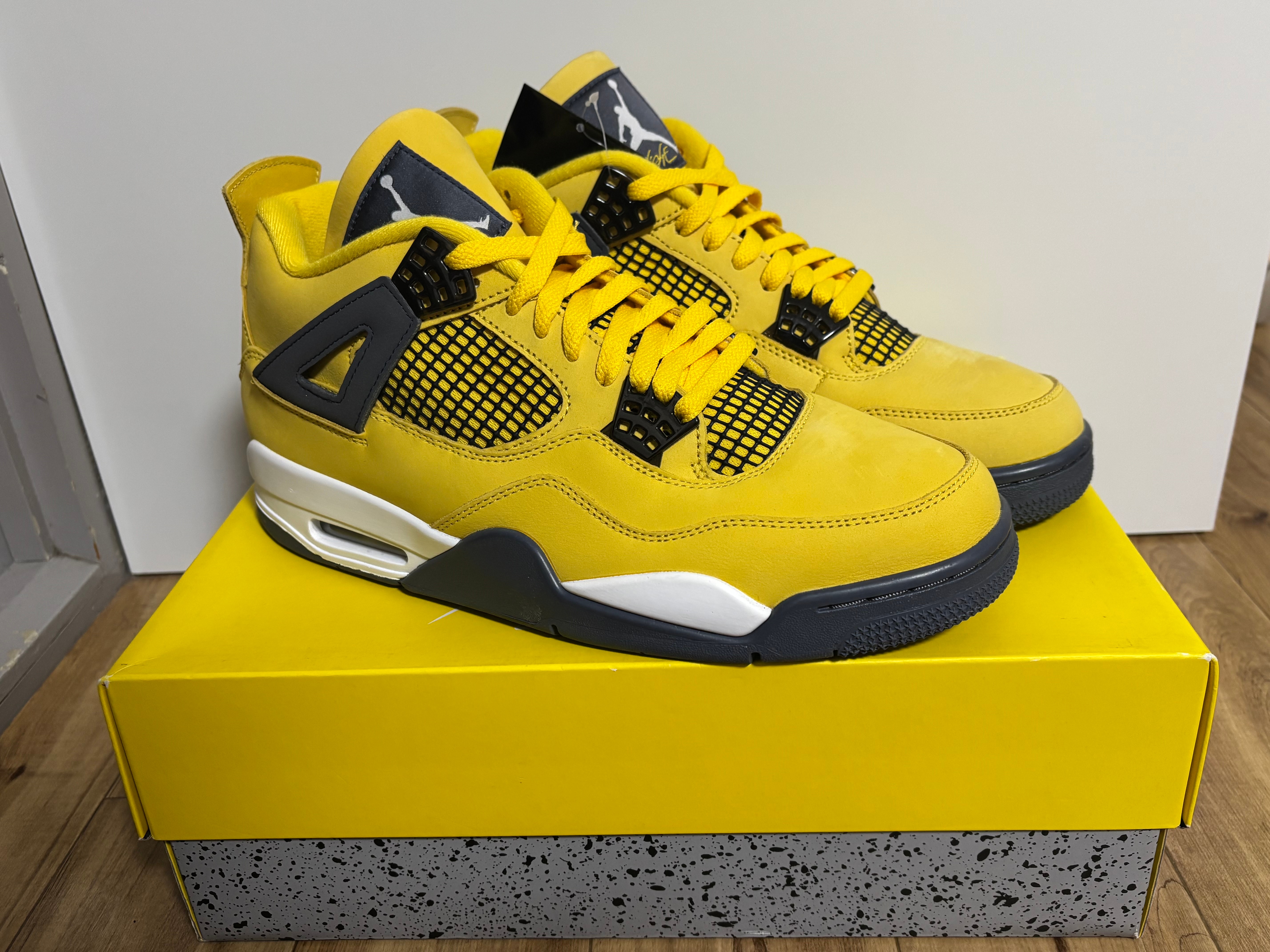 Nike Air Jordan 4 "Tour Yellow"
