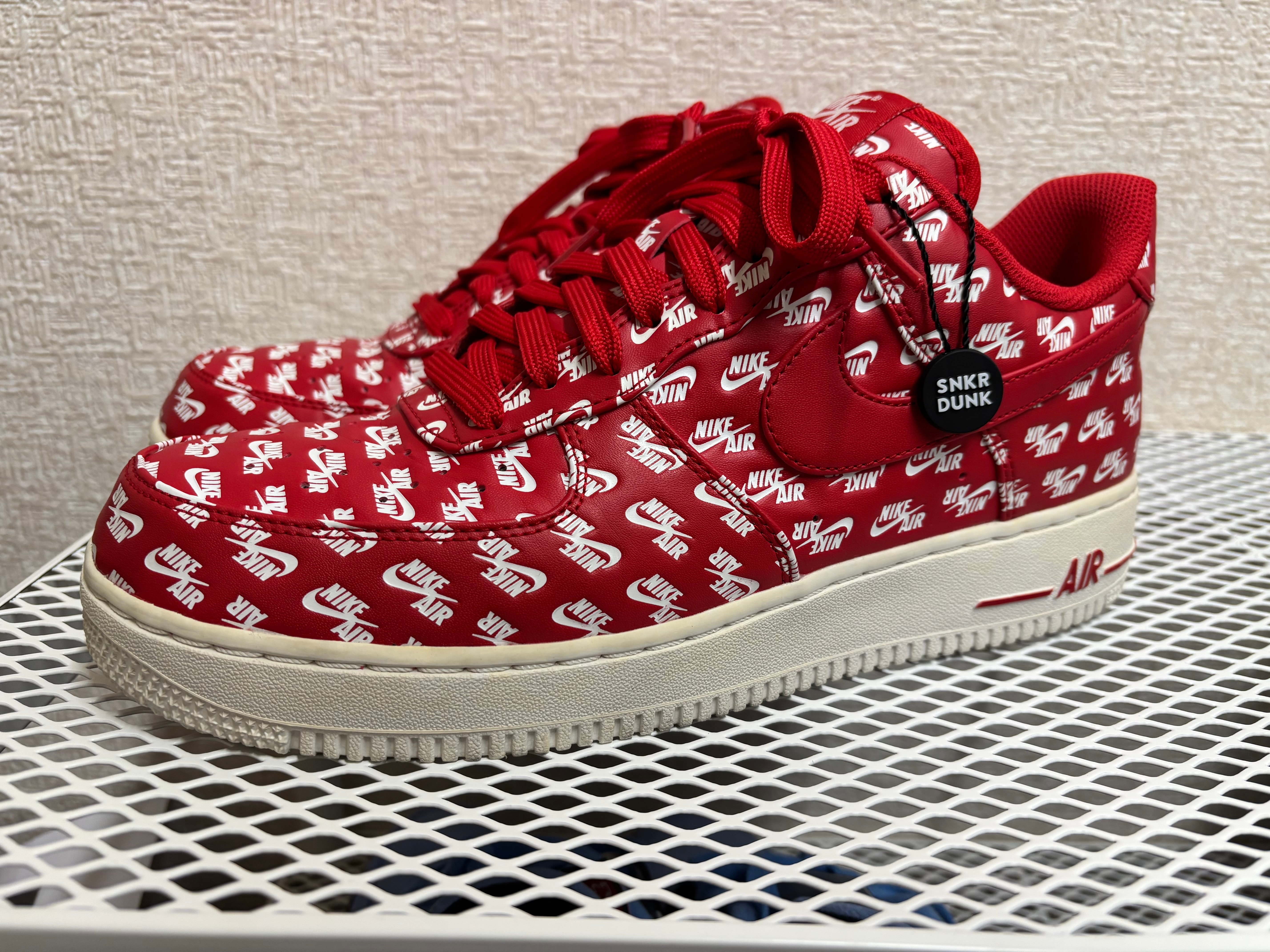 ナイキ エアフォース ロー "オール オーバー ロゴ レッド"