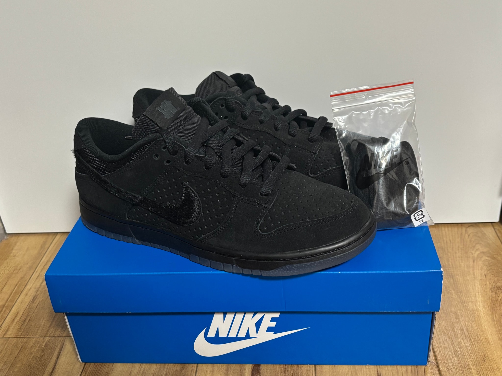 UNDEFEATED × Nike Dunk Low SP "5 ON IT"