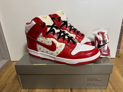 Supreme × Nike SB Dunk High "Red Stars"