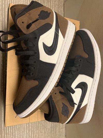 Nike Women's Air Jordan 1 Mid SE "Olive Toe"