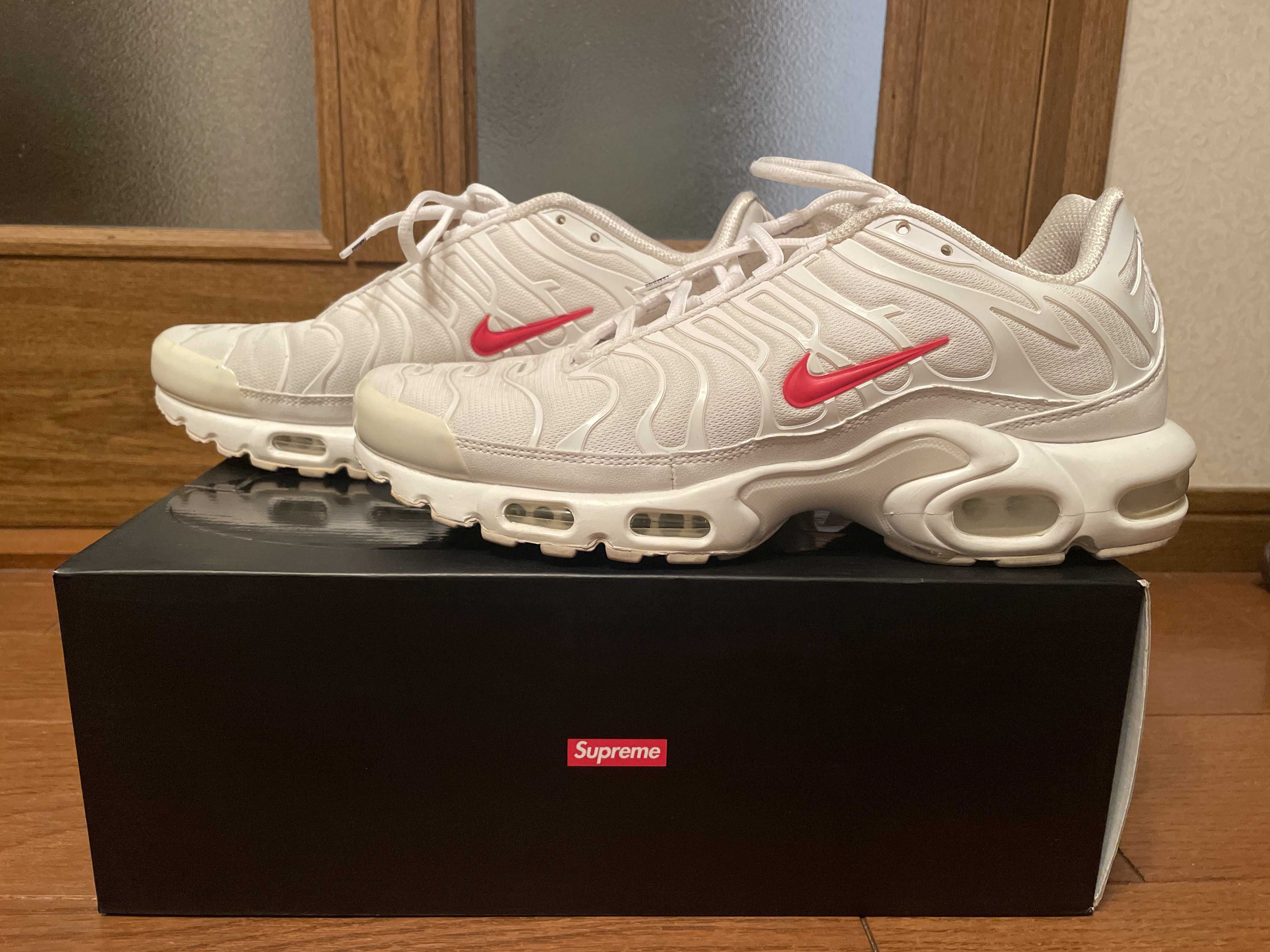 Supreme x Nike Air Max Plus TN "White/Speed Red"