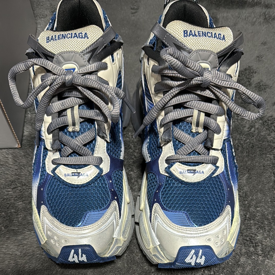 バレンシアガ ランナー グラディエント スニーカー "ベージュ/ネイビー/グレー"