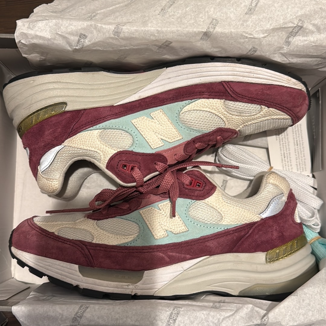 KITH × New Balance 992 Kithmas "Burgundy/White"