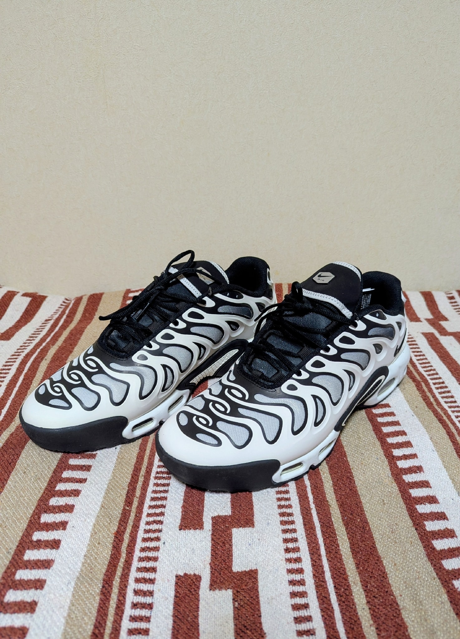 Nike Women's Air Max Plus Drift "Summit White/Metallic Silver/Black"