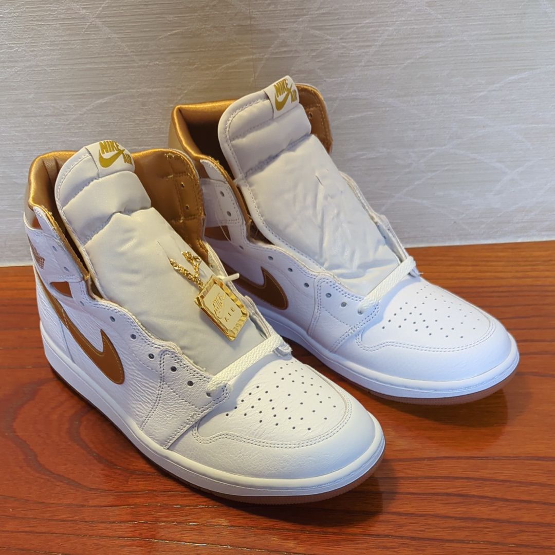 Nike Women's Air Jordan 1 Retro High OG "White and Gold"