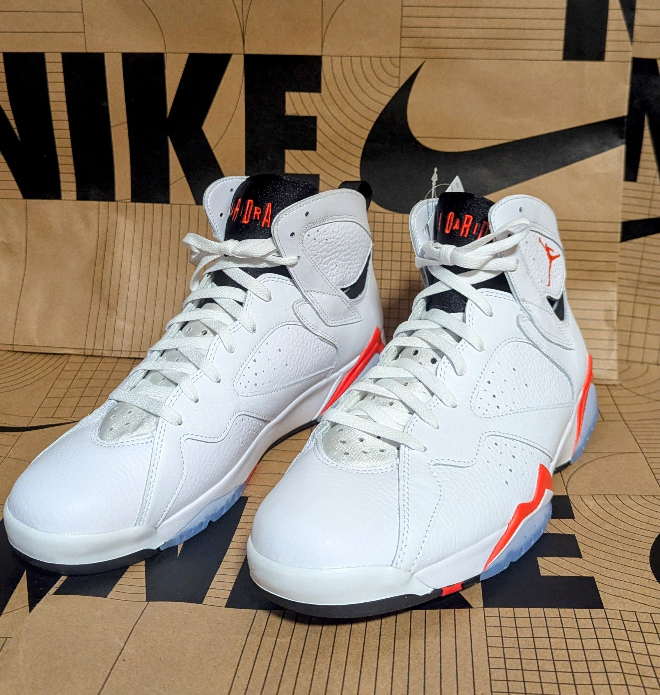 Nike Air Jordan 7 Retro "White Infrared"