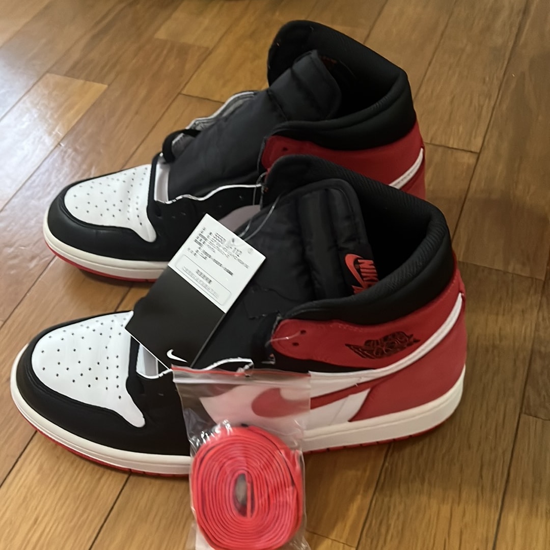 Nike Air Jordan 1 Retro High "Track Red"