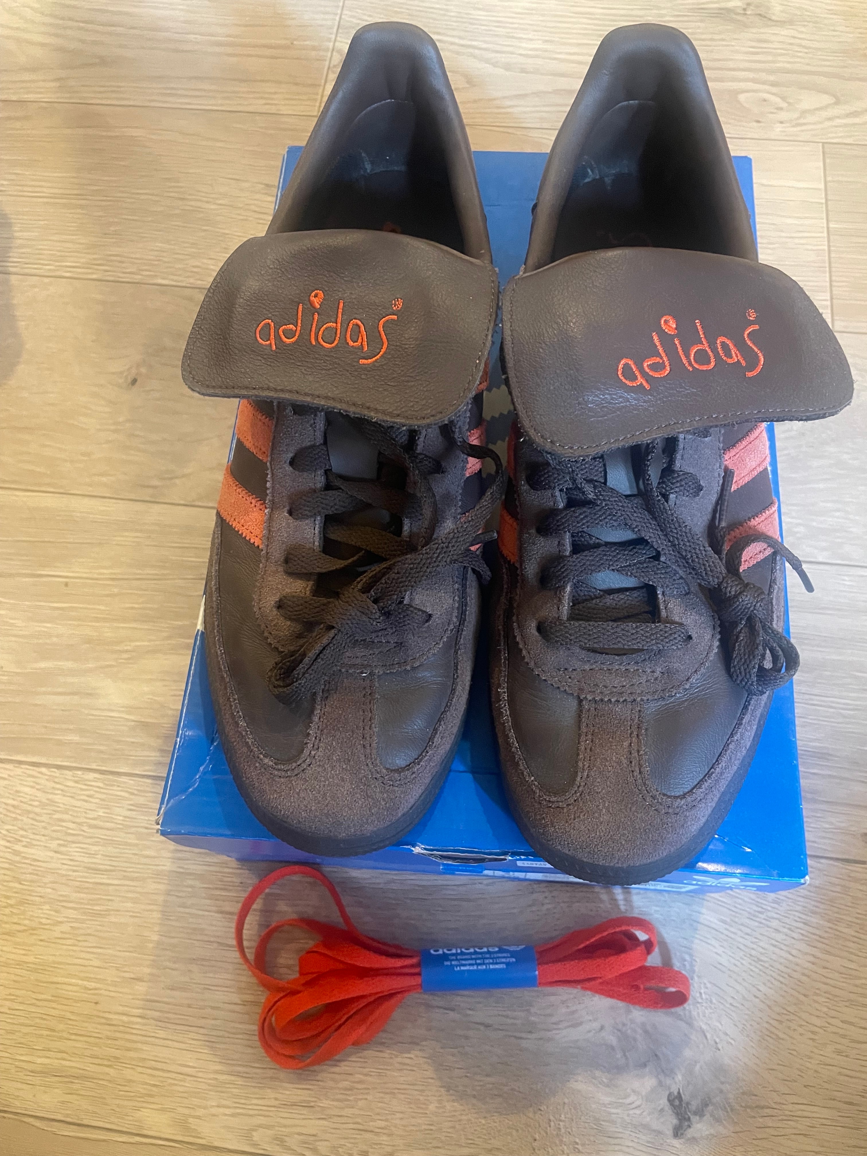 シュウキュウ × イーワックス × アディダス ハンドボール スペツィアル "ブラウン"