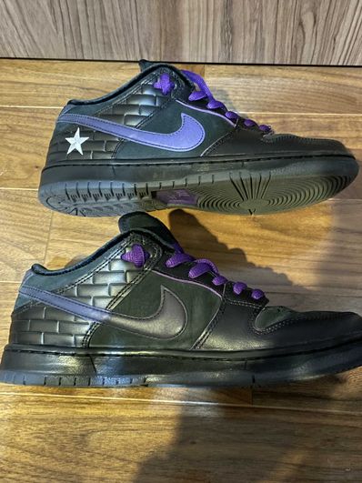 Familia × Nike SB Dunk Low First Avenue "Black/Voltage Purple-White"