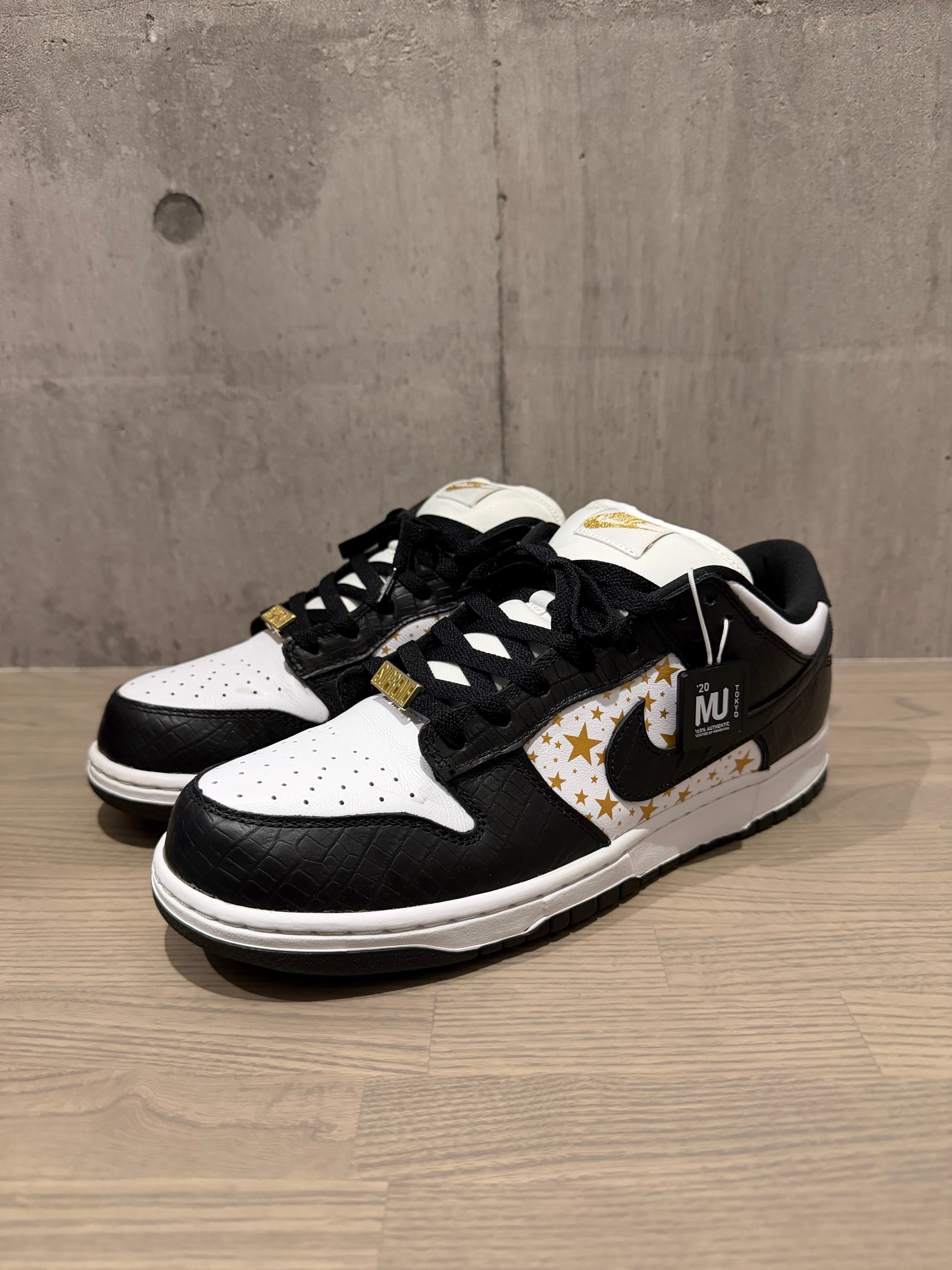 Supreme × Nike SB Dunk Low OG QS Gold Stars "White/Black"